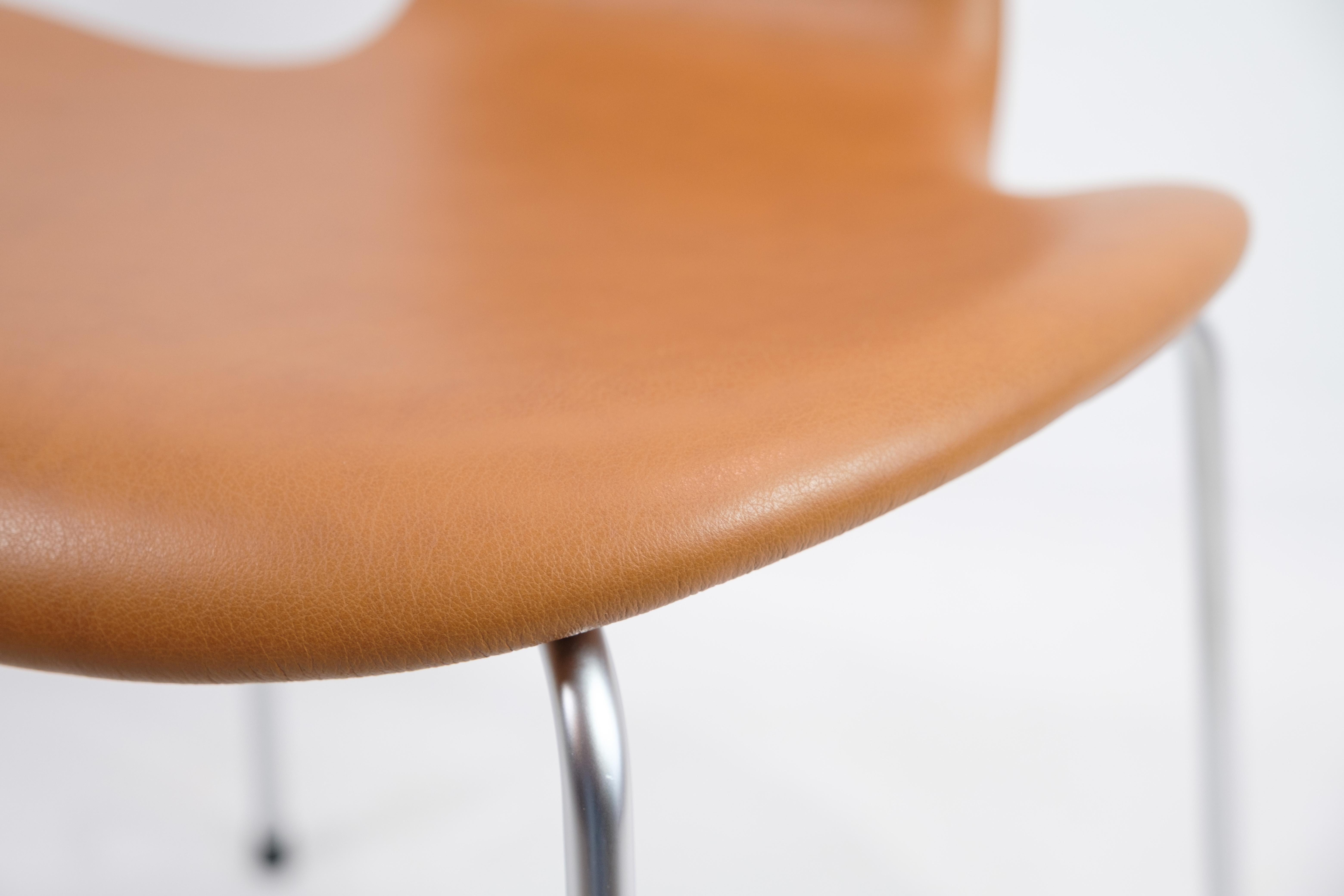 The Grand Prix chair, model 3130, is a classic chair designed by Danish architect and designer Arne Jacobsen in 1957. It is one of Jacobsen's most iconic designs and has become a symbol of modern Danish design.

The chair features a simple, yet