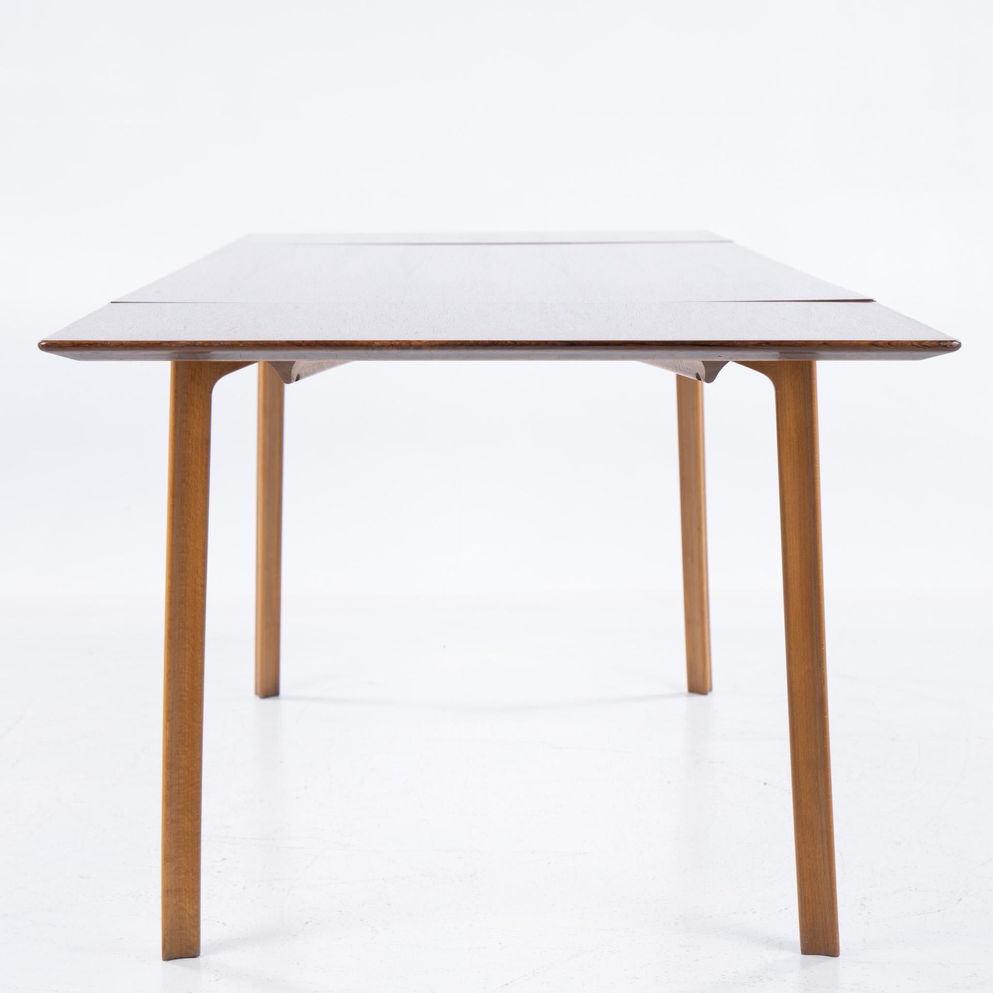 GRAN PRIX' - mesa de comedor con tablero de palisandro de Arne Jacobsen en venta 3