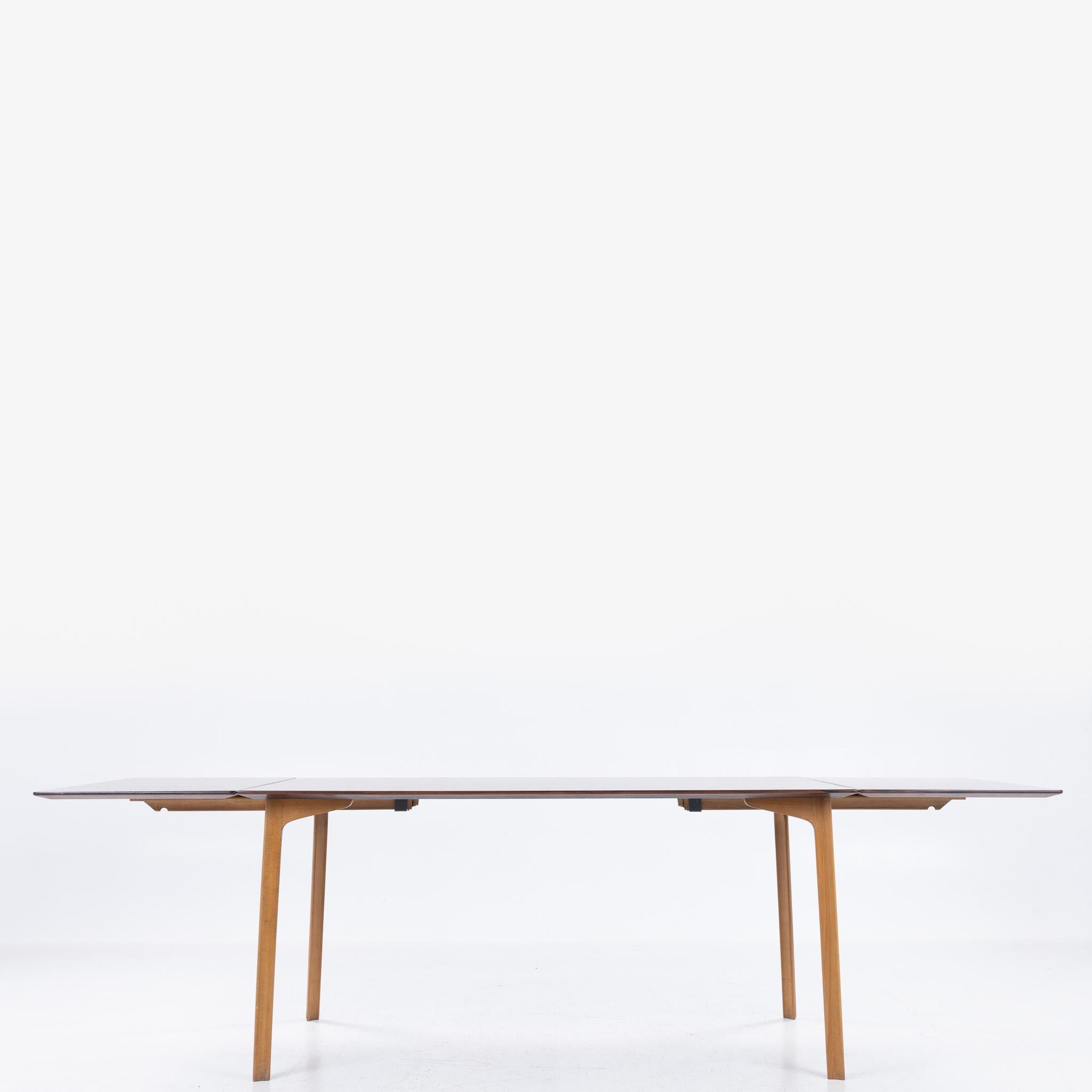GRAN PRIX' - mesa de comedor con tablero de palisandro de Arne Jacobsen Moderno de mediados de siglo en venta