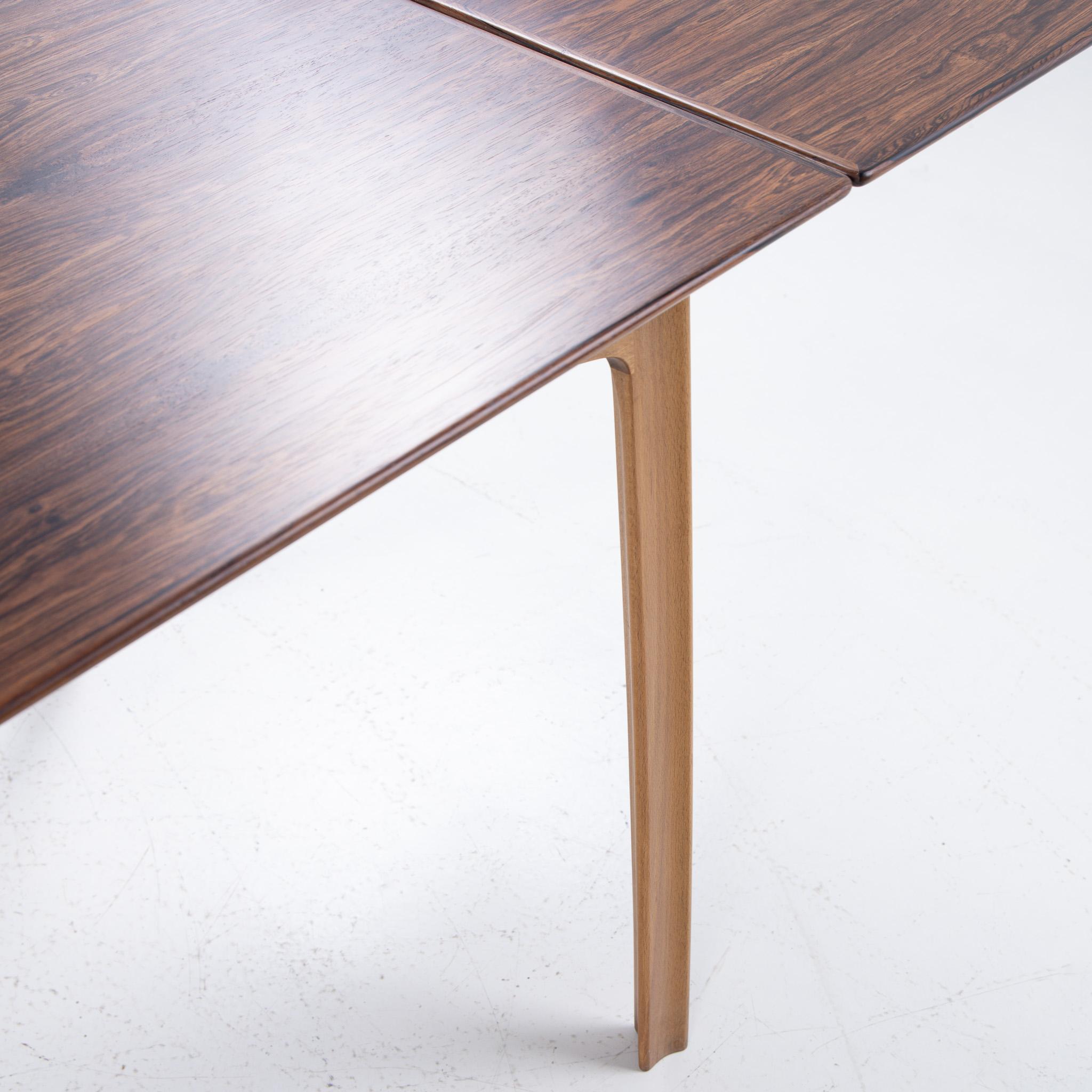 GRAN PRIX' - mesa de comedor con tablero de palisandro de Arne Jacobsen siglo XX en venta