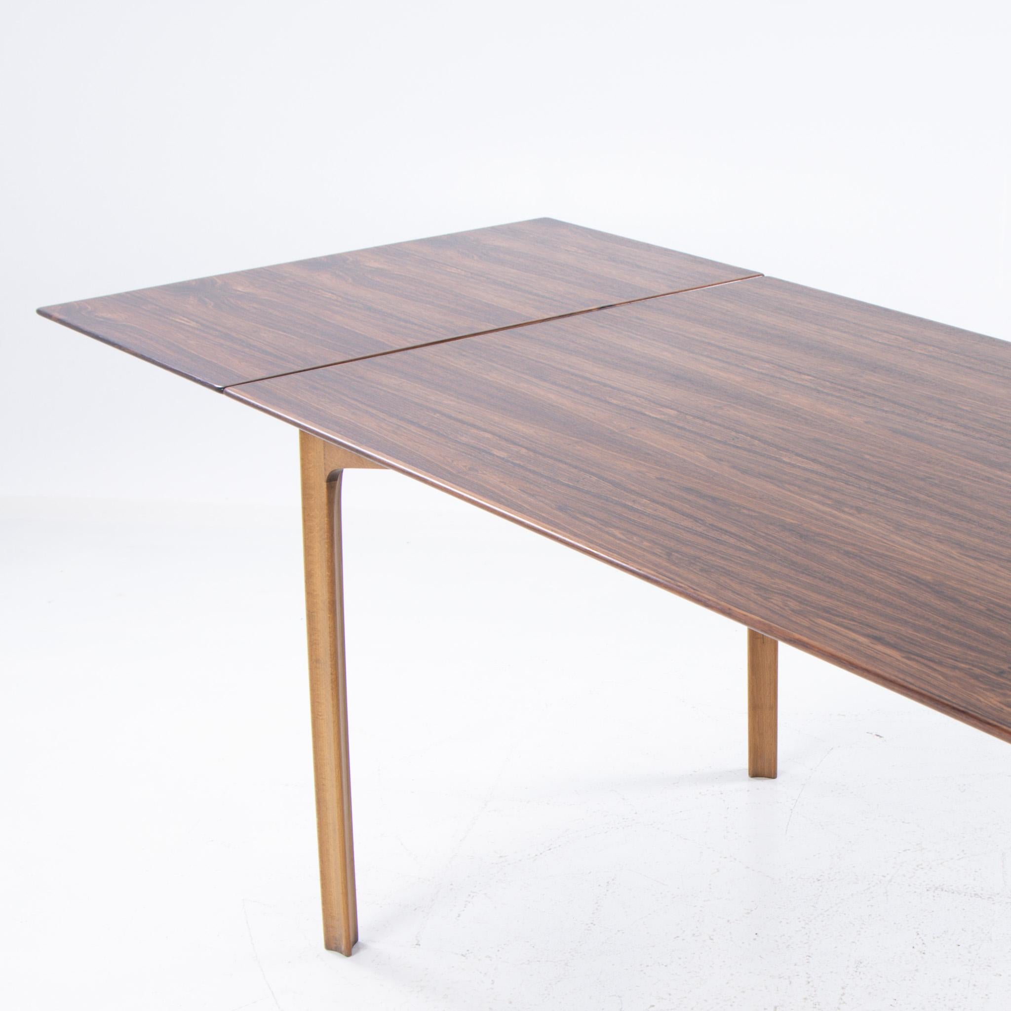 GRAN PRIX' - mesa de comedor con tablero de palisandro de Arne Jacobsen en venta 1