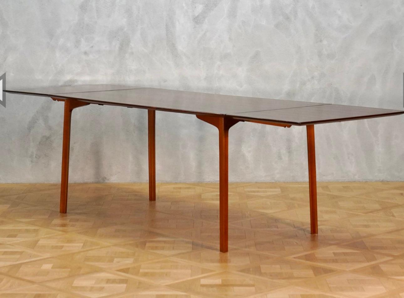 'GRAND PRIX' - Ausziehbarer Esstisch, Teak & Buche  von Arne Jacobsen (Dänisch) im Angebot