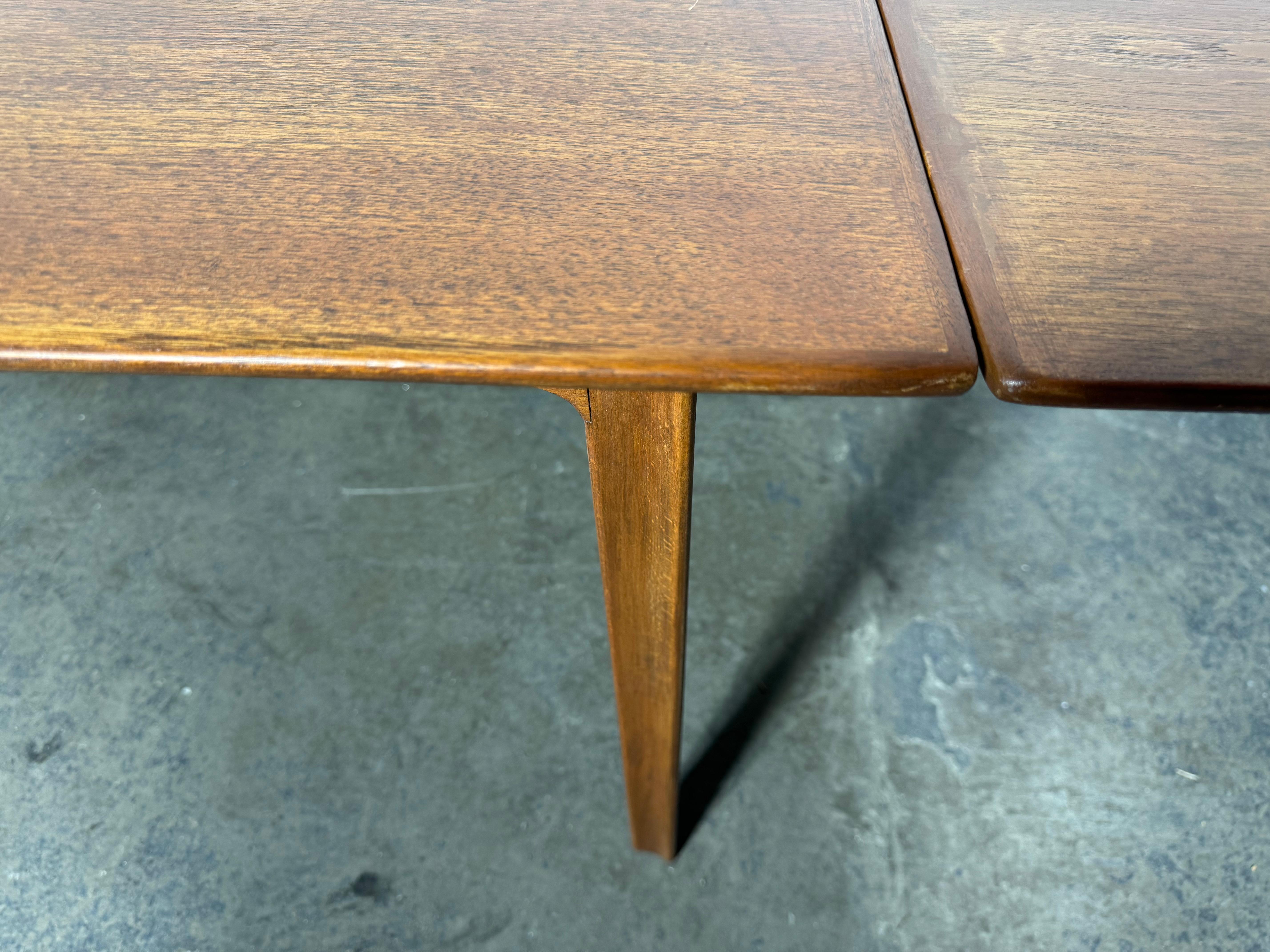 'GRAND PRIX' - Ausziehbarer Esstisch, Teak & Buche  von Arne Jacobsen im Zustand „Gut“ im Angebot in Buffalo, NY