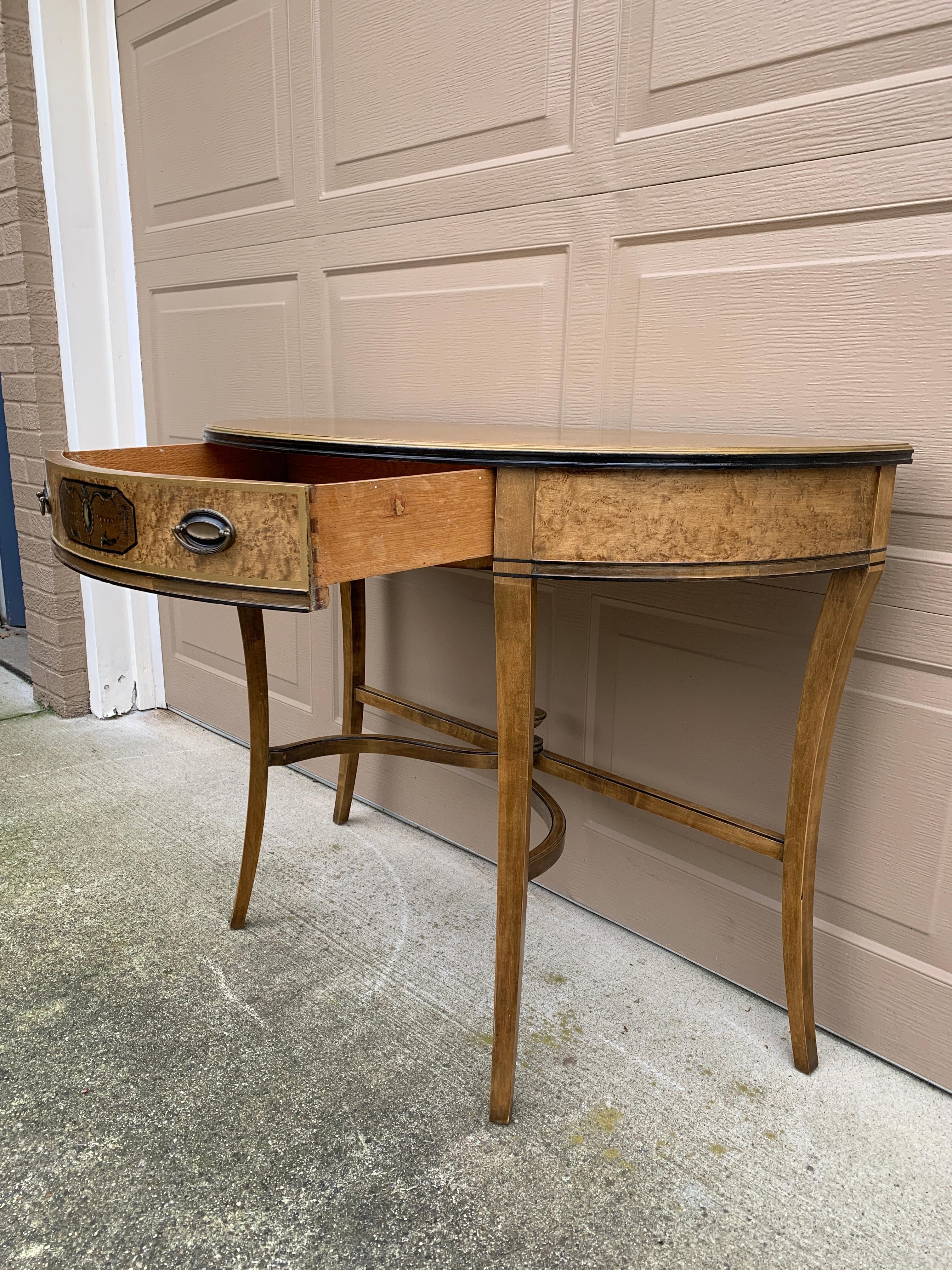 Grand Rapids Imperial Furniture Regency Vogelaugenahorn Demilune Konsolentisch im Angebot 5