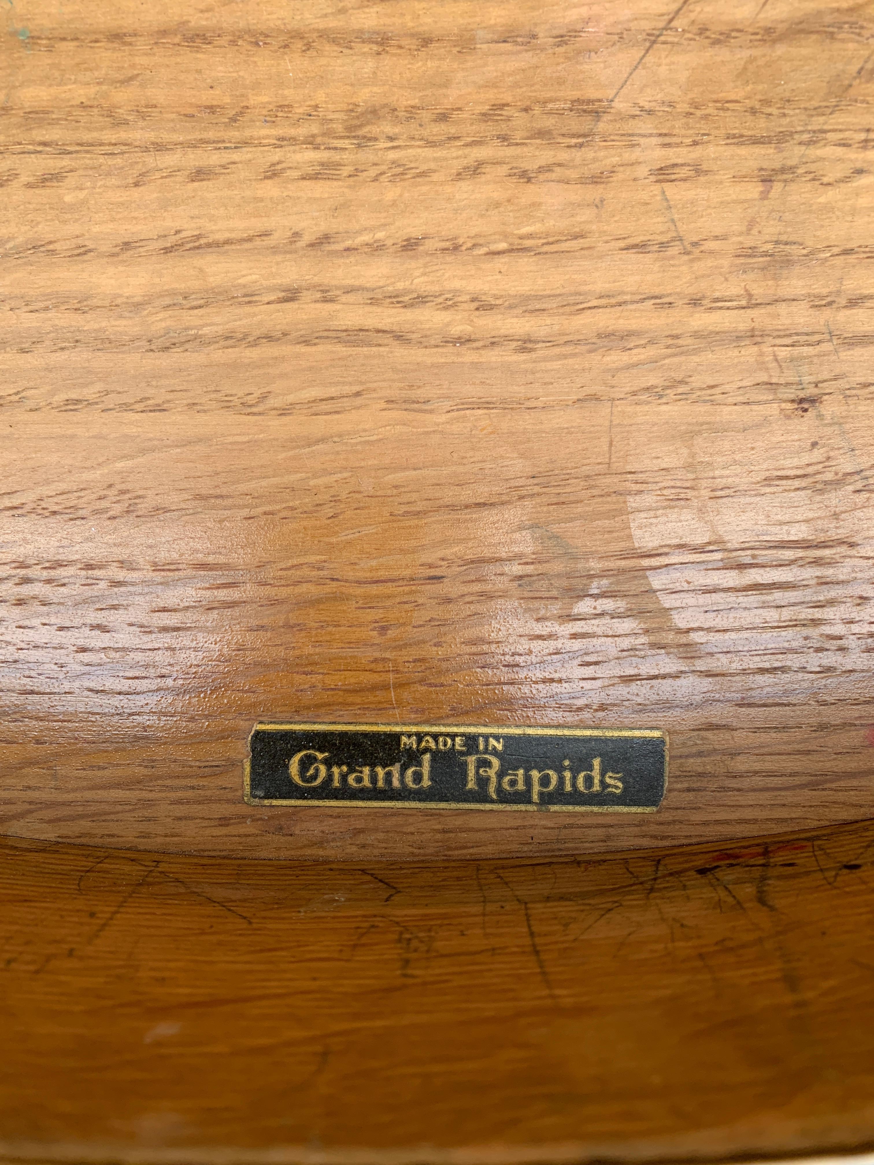 Grand Rapids Imperial Furniture Regency Vogelaugenahorn Demilune Konsolentisch im Angebot 7