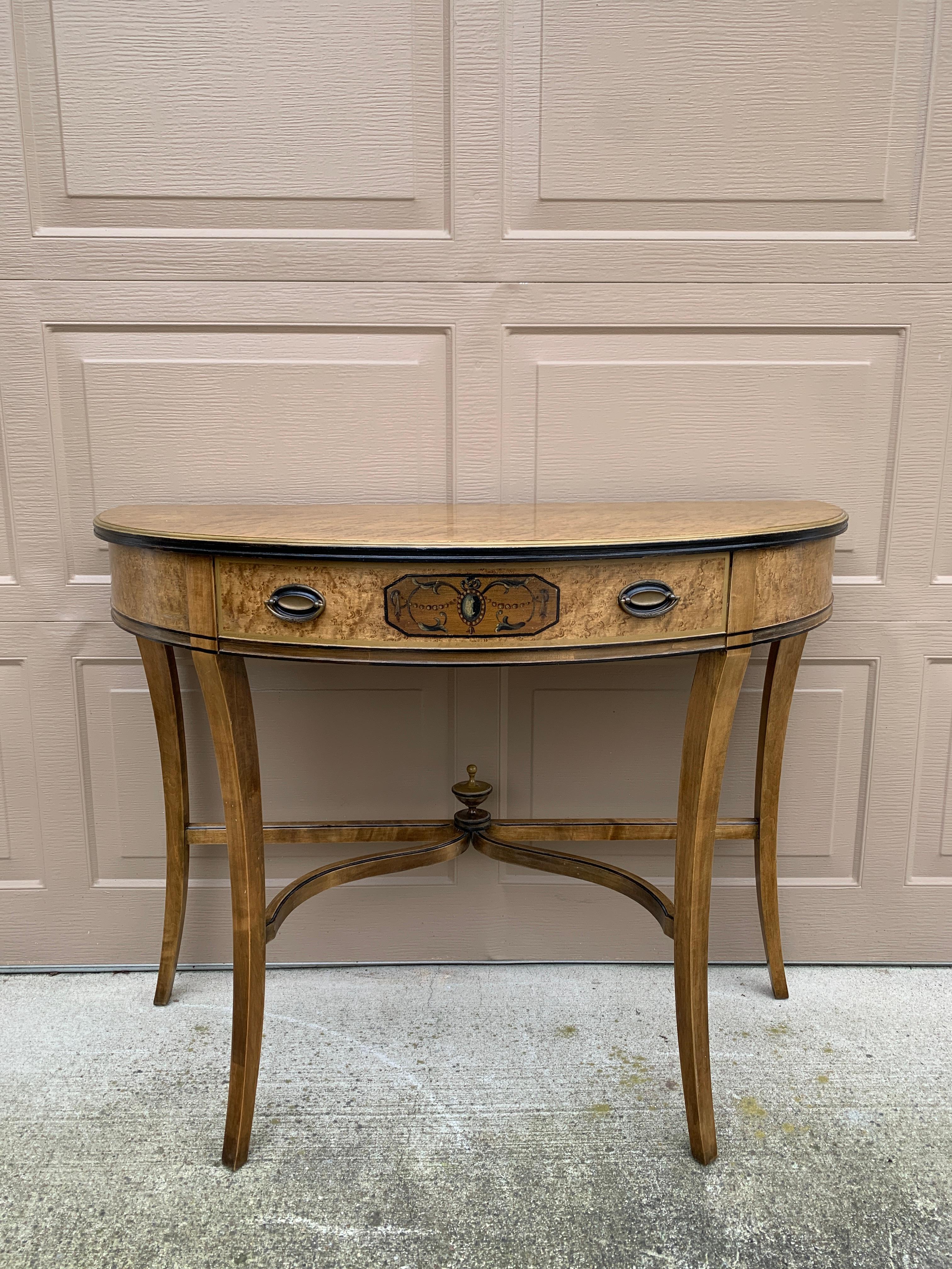 Grand Rapids Imperial Furniture Regency Vogelaugenahorn Demilune Konsolentisch (amerikanisch) im Angebot