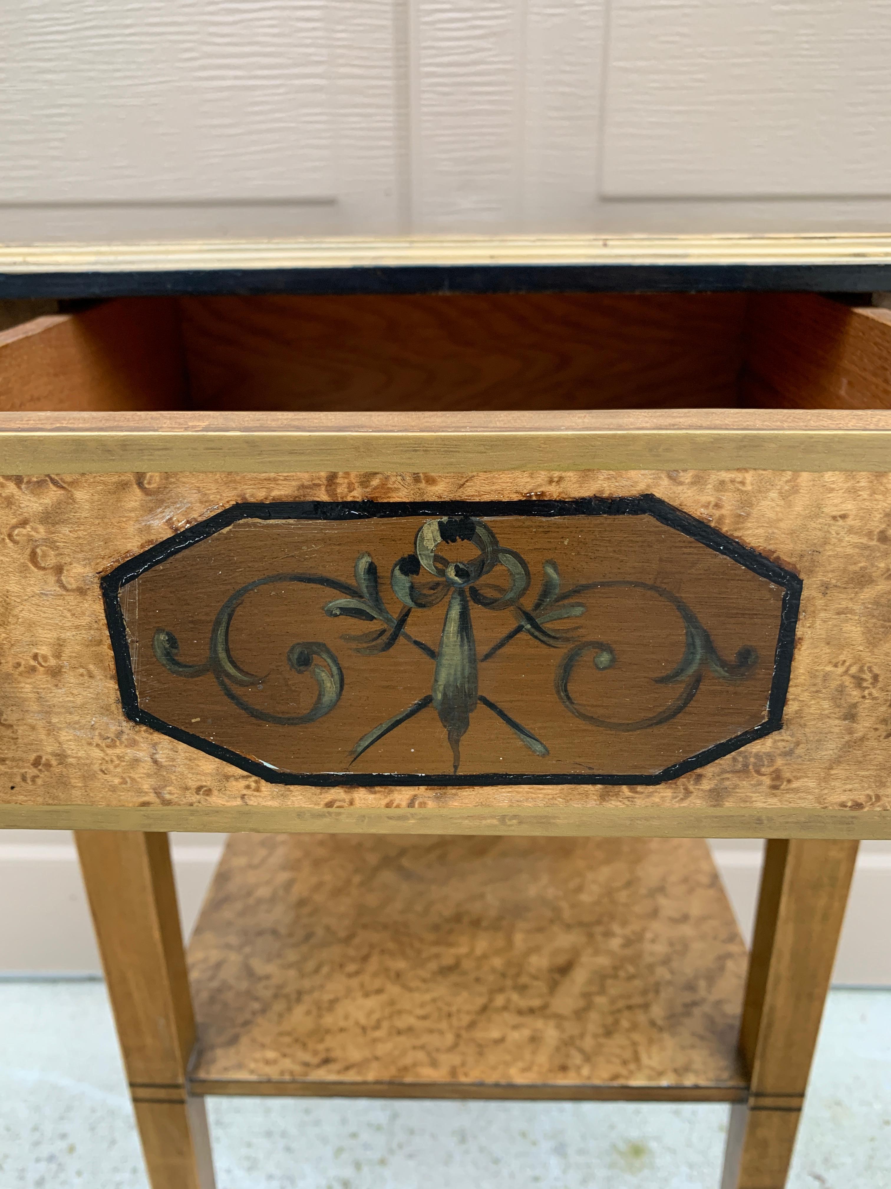 Imperial Furniture Regency Bird's Eye Maple Comodino Tavolino, Grand Rapids in vendita 4