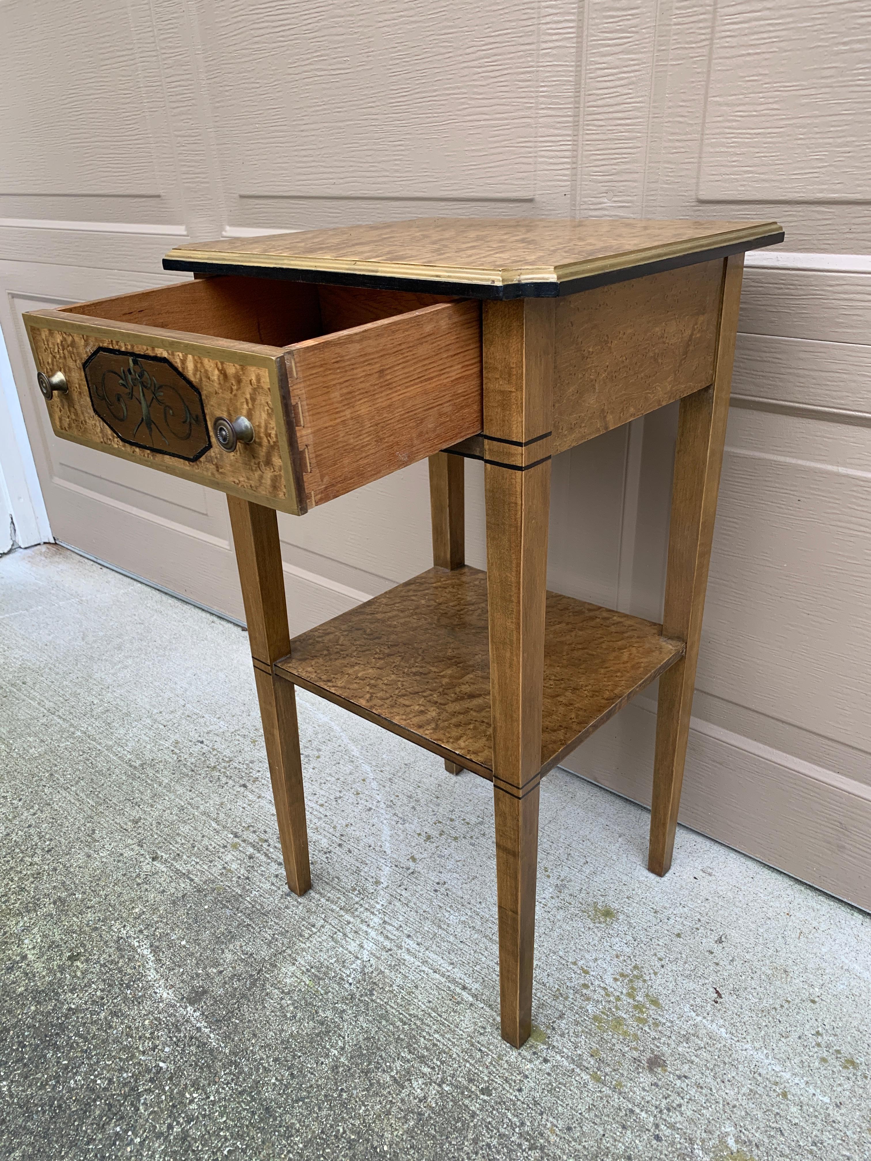 Imperial Furniture Regency Bird's Eye Maple Comodino Tavolino, Grand Rapids in vendita 5