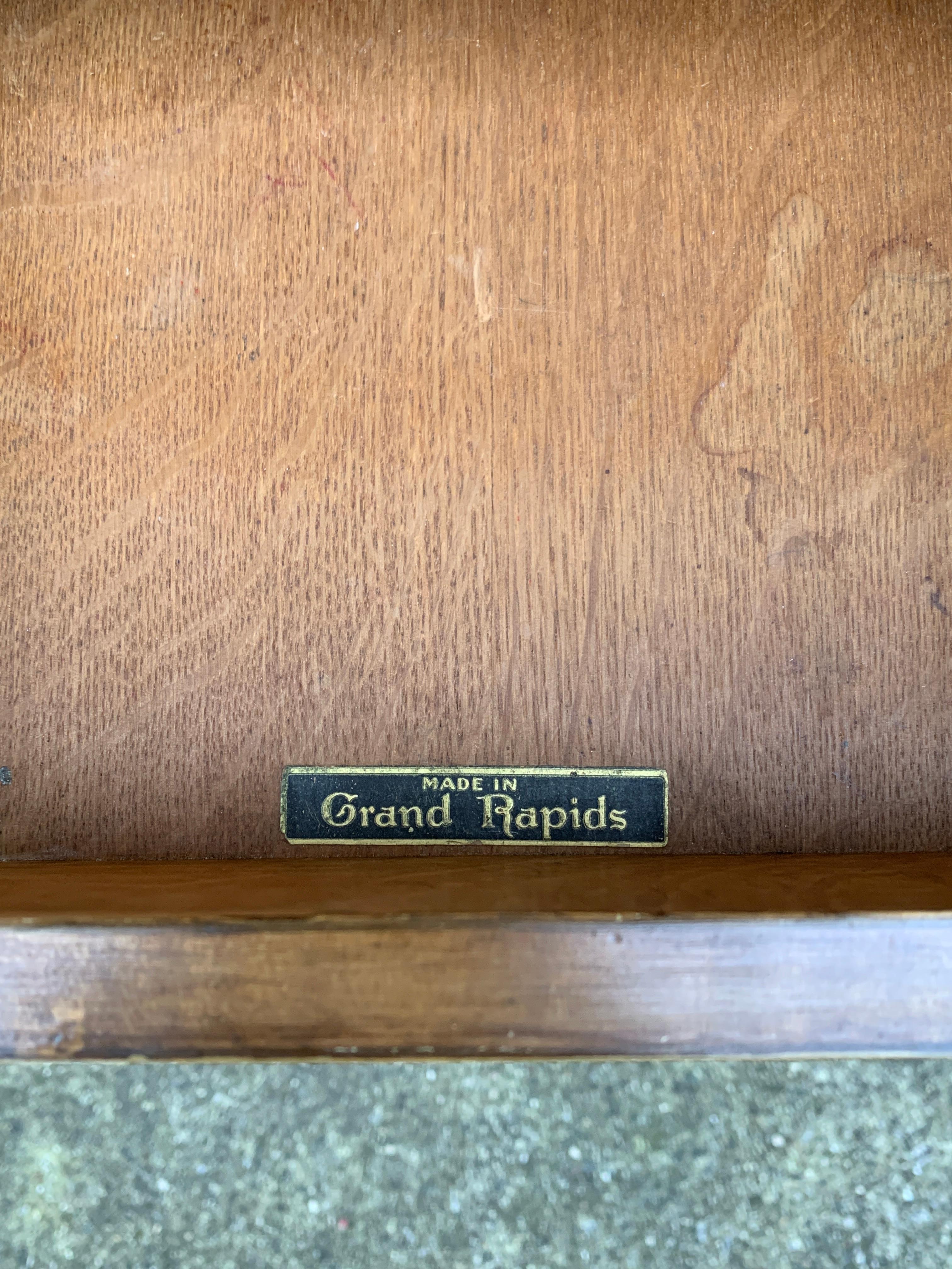 Imperial Furniture Regency Bird's Eye Maple Comodino Tavolino, Grand Rapids in vendita 6