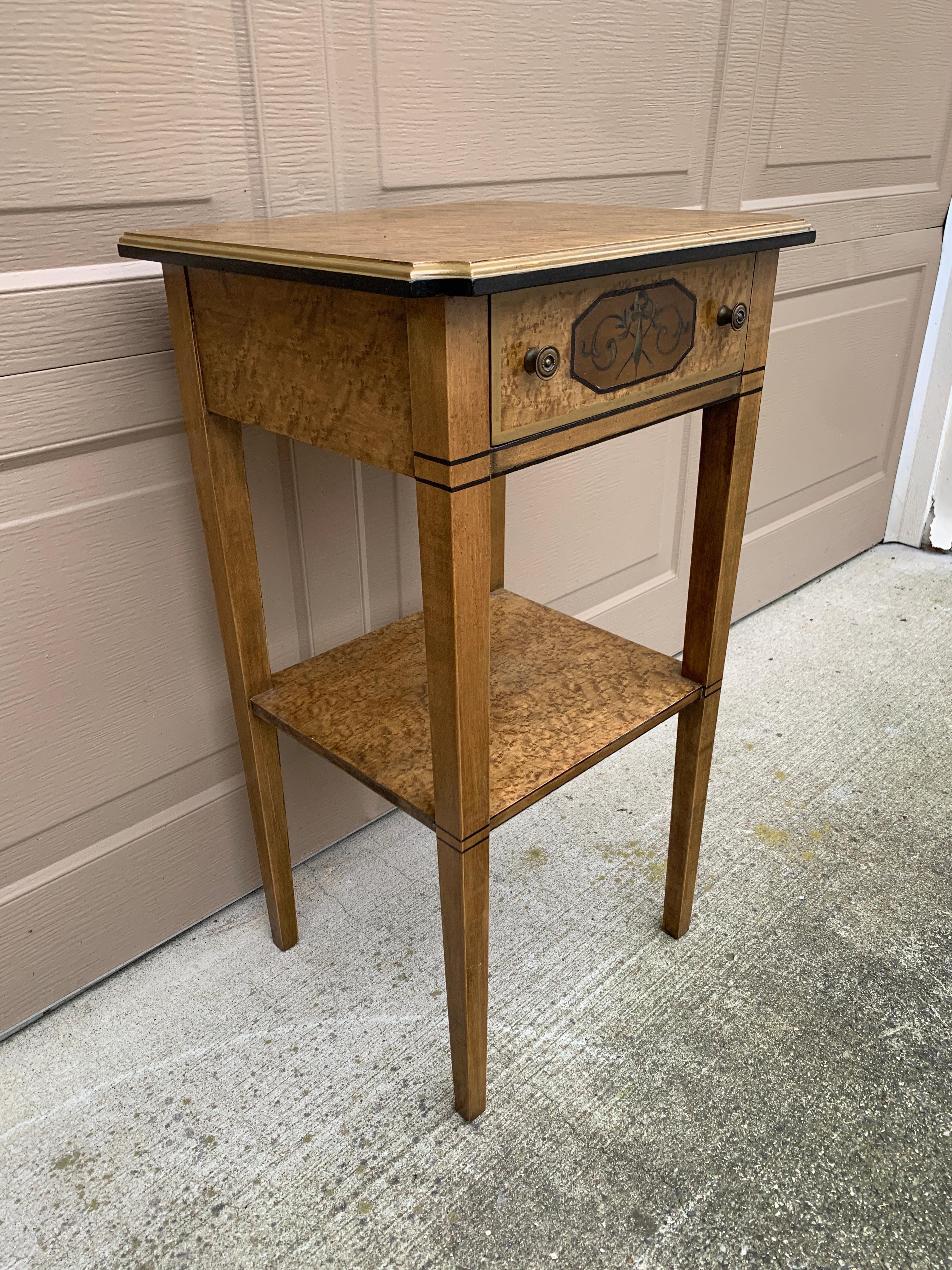 Imperial Furniture Regency Bird's Eye Maple Comodino Tavolino, Grand Rapids in vendita 1