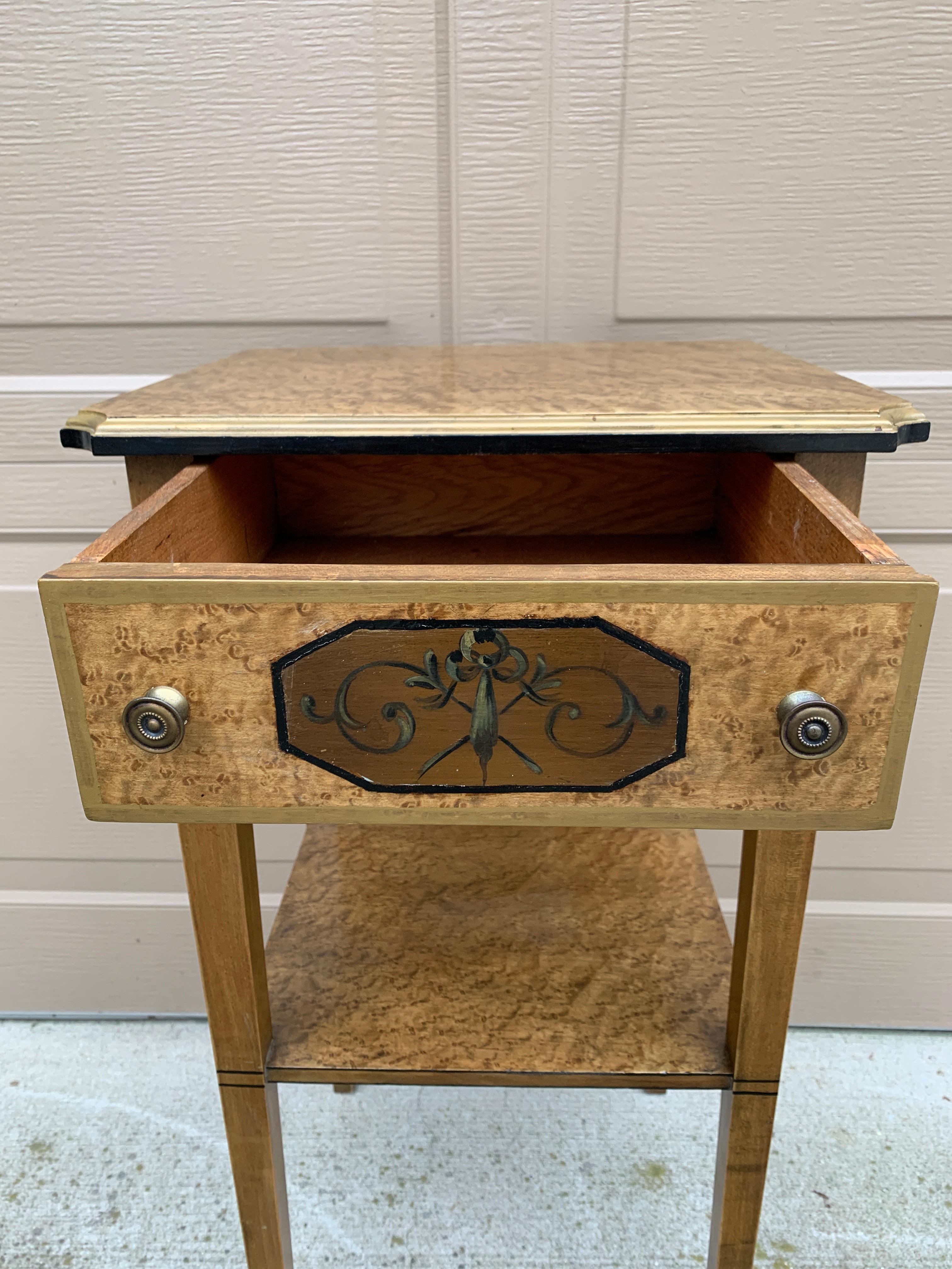 Imperial Furniture Regency Bird's Eye Maple Comodino Tavolino, Grand Rapids in vendita 3