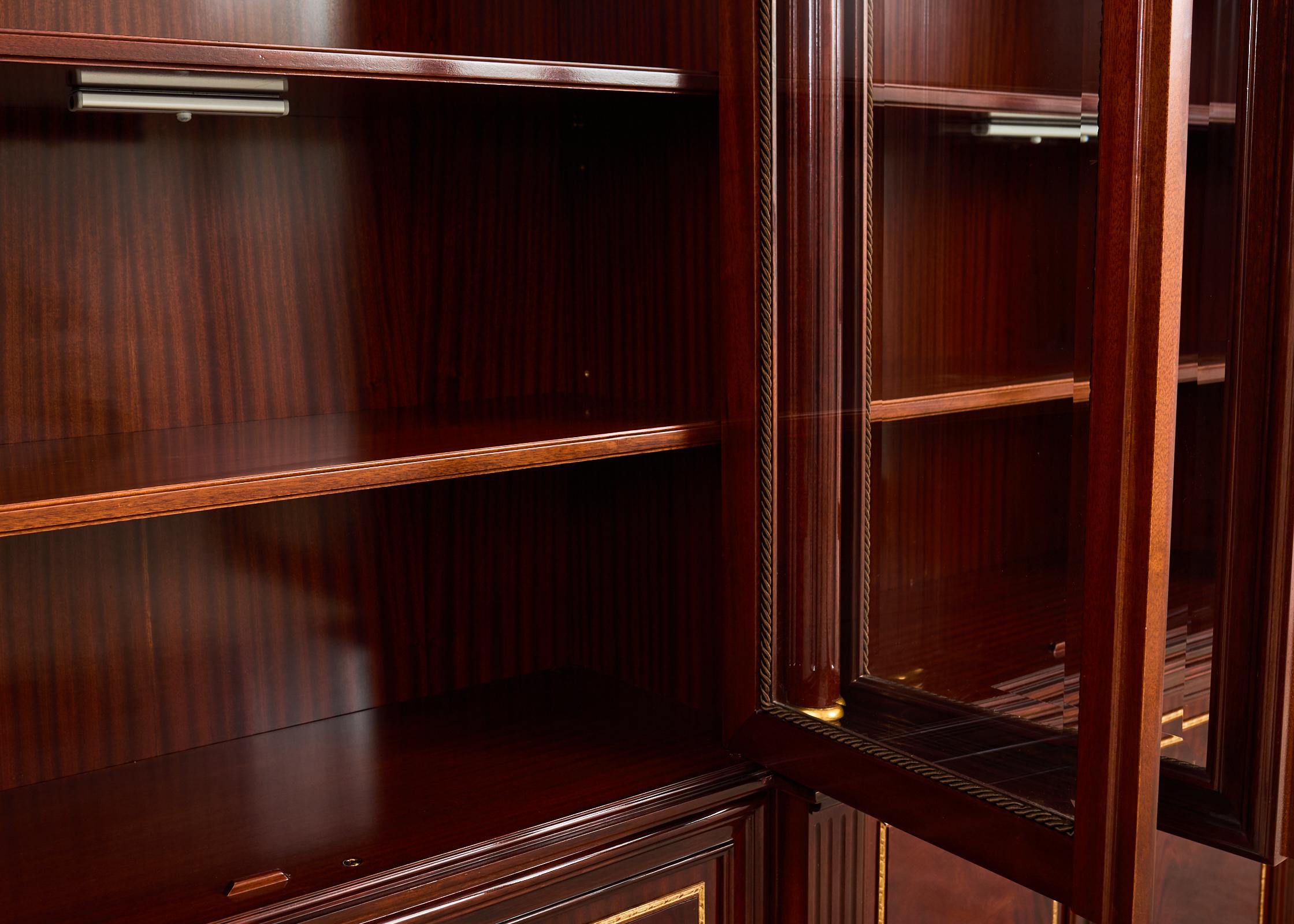 Libreria in mogano con montatura in bronzo in stile Grand Regency in vendita 6