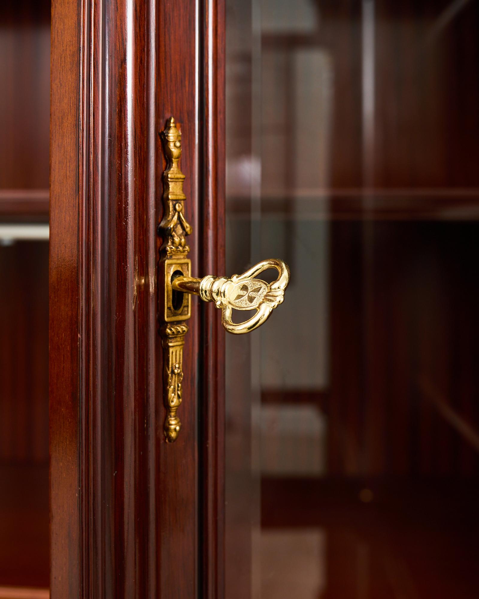 Libreria in mogano con montatura in bronzo in stile Grand Regency in vendita 7