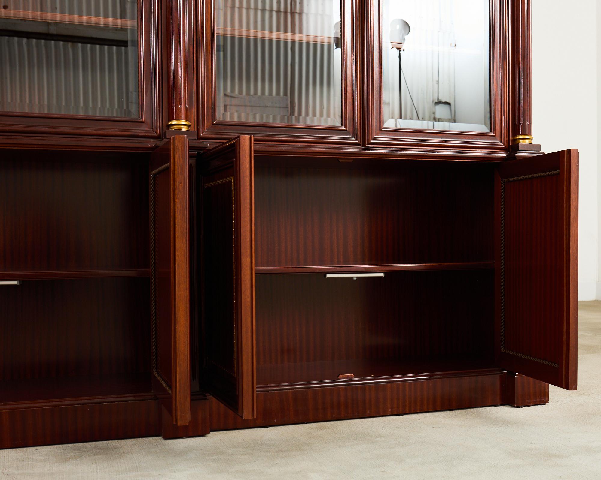 Libreria in mogano con montatura in bronzo in stile Grand Regency in vendita 10
