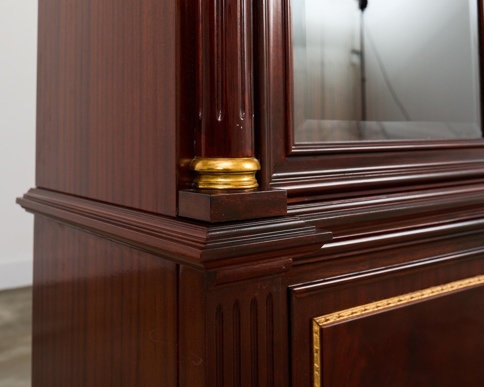Libreria in mogano con montatura in bronzo in stile Grand Regency in vendita 2