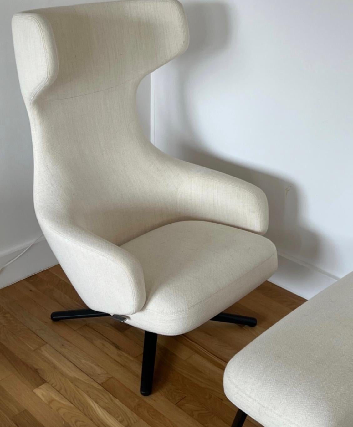 Grand Repos Lounge Chair and Pachina Ottoman by Antonio Citterio, Ivory, Vitra 2