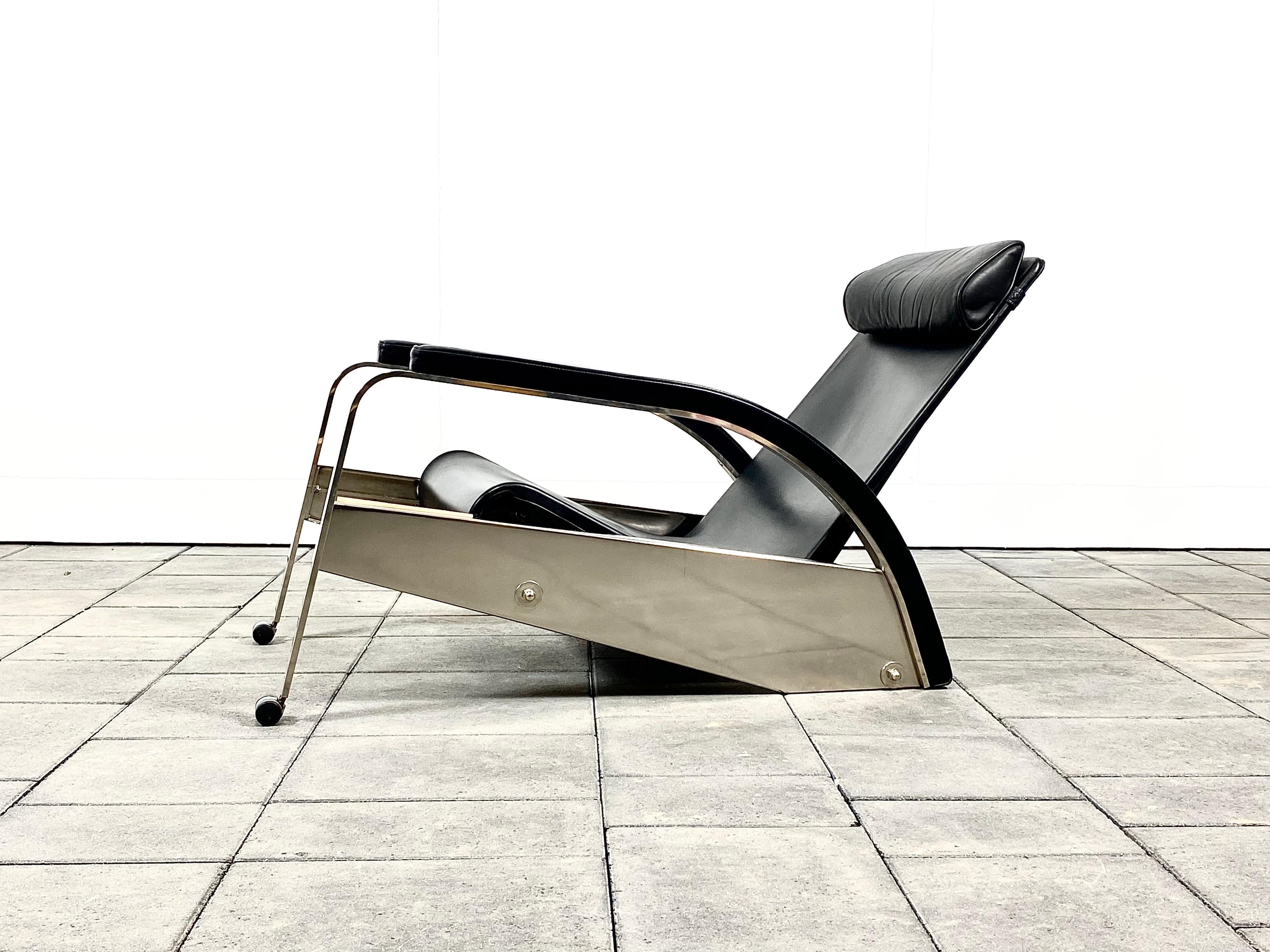 This model Grand Repos lounge chair was designed by Jean Prouvé and produced by the German company Tecta.

This model is out of production. It's also sometimes referred to as the machine chair. Only 1000 units of this lounge chair exist. This