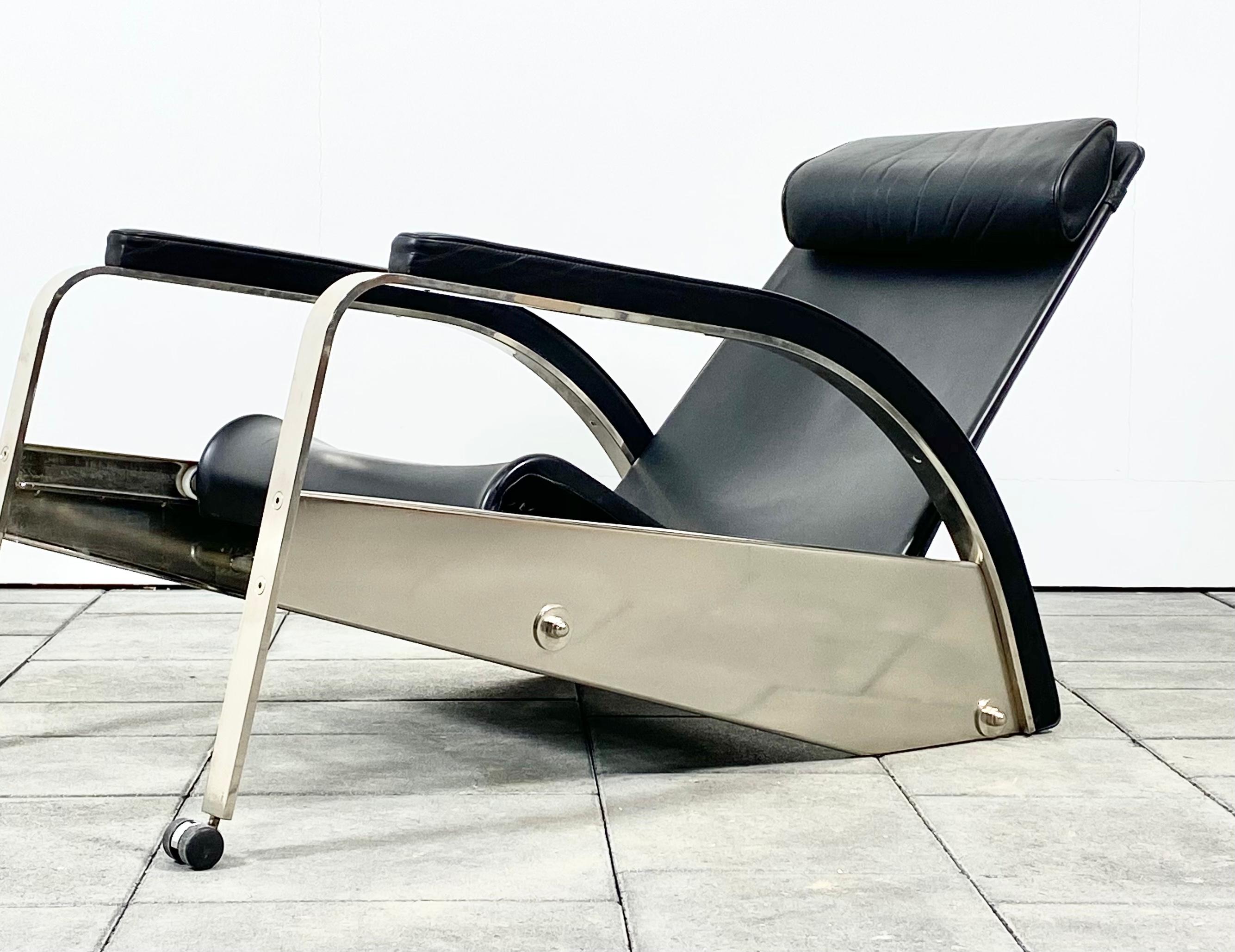 Grand Repos Lounge Chair designed by Jean Prouve, Tecta Germany In Good Condition For Sale In Offenburg, Baden Wurthemberg