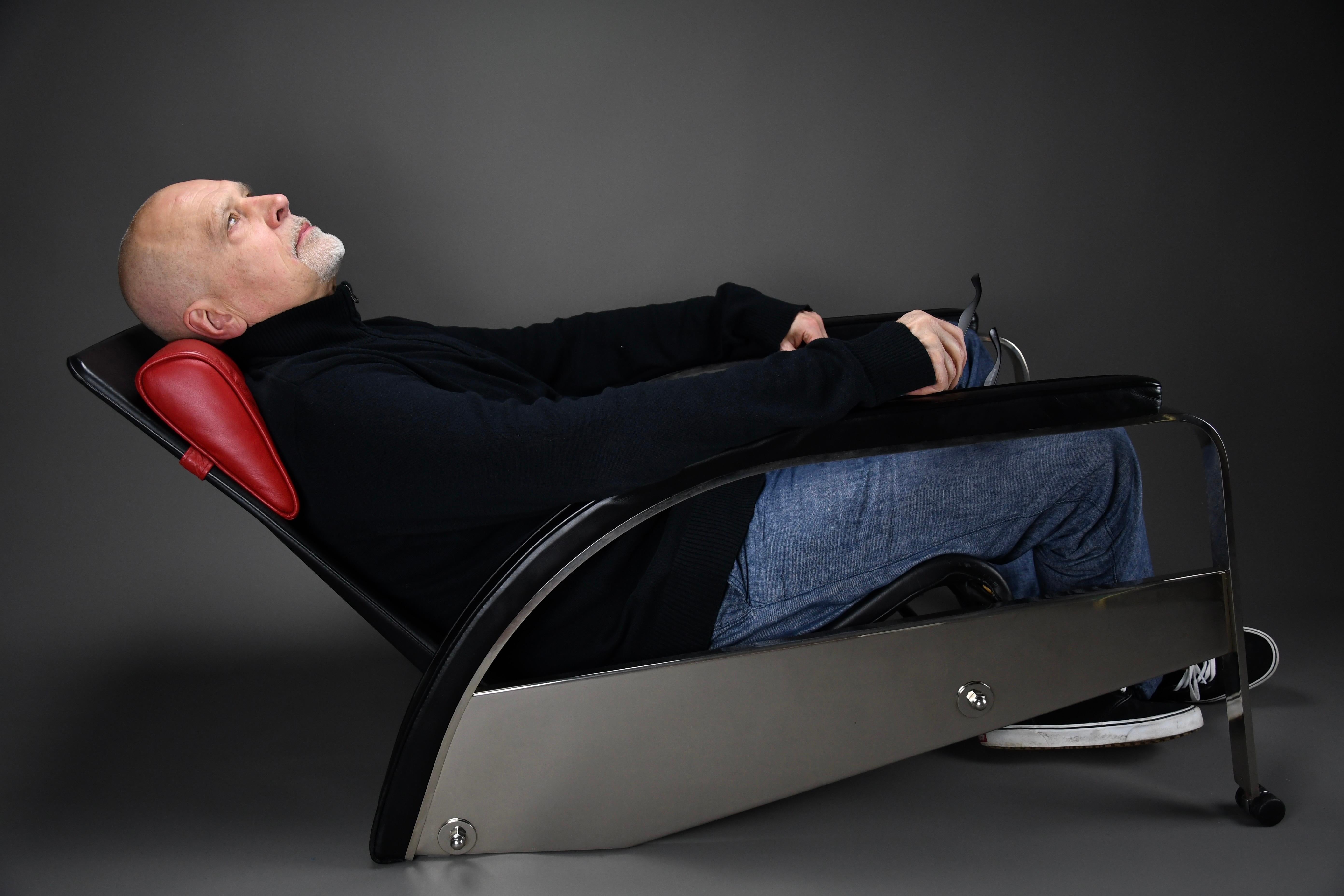 Grand Repos Liegesessel von Jean Prouvé mit Original-Ottomane (Postmoderne) im Angebot