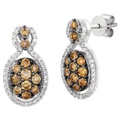Boucles d'oreilles de vente en forme de grand échantillon avec diamants chocolat et diamants Vanilla sertis