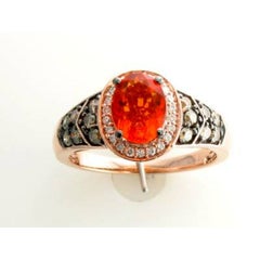 Bague de vente grand échantillon avec opale de feu de Tangerine fluo et diamants chocolat