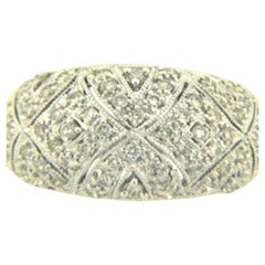 Grand Sample Sale Ring Featuring Vanilla Diamonds Set in 18k Vanilla Gold