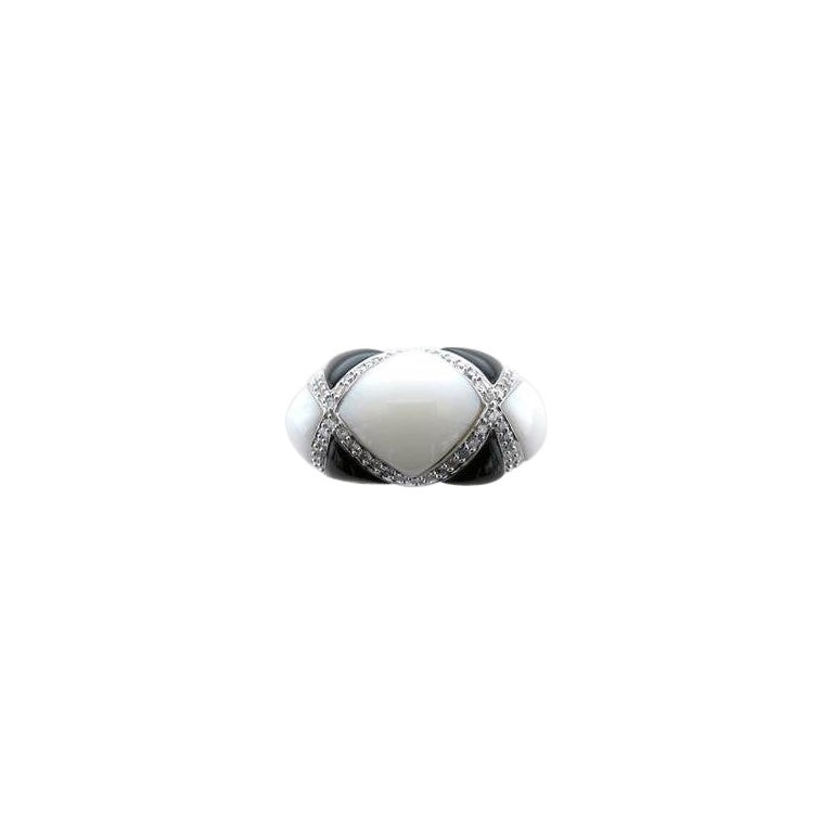 Gran Anillo de Venta de Muestras con Ágata Blanca, Ónix y Diamantes Vainilla Engastados en 14k