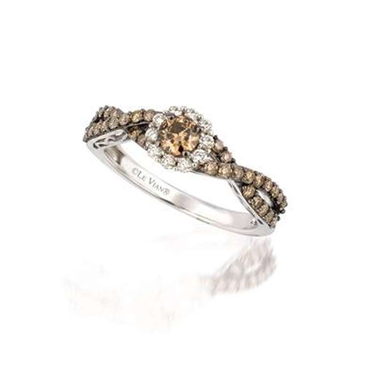 Grand Sample Sale Ring w/ 5/8cts, Chocolate and 1/8cts, Vanilla Diamonds Set For Sale