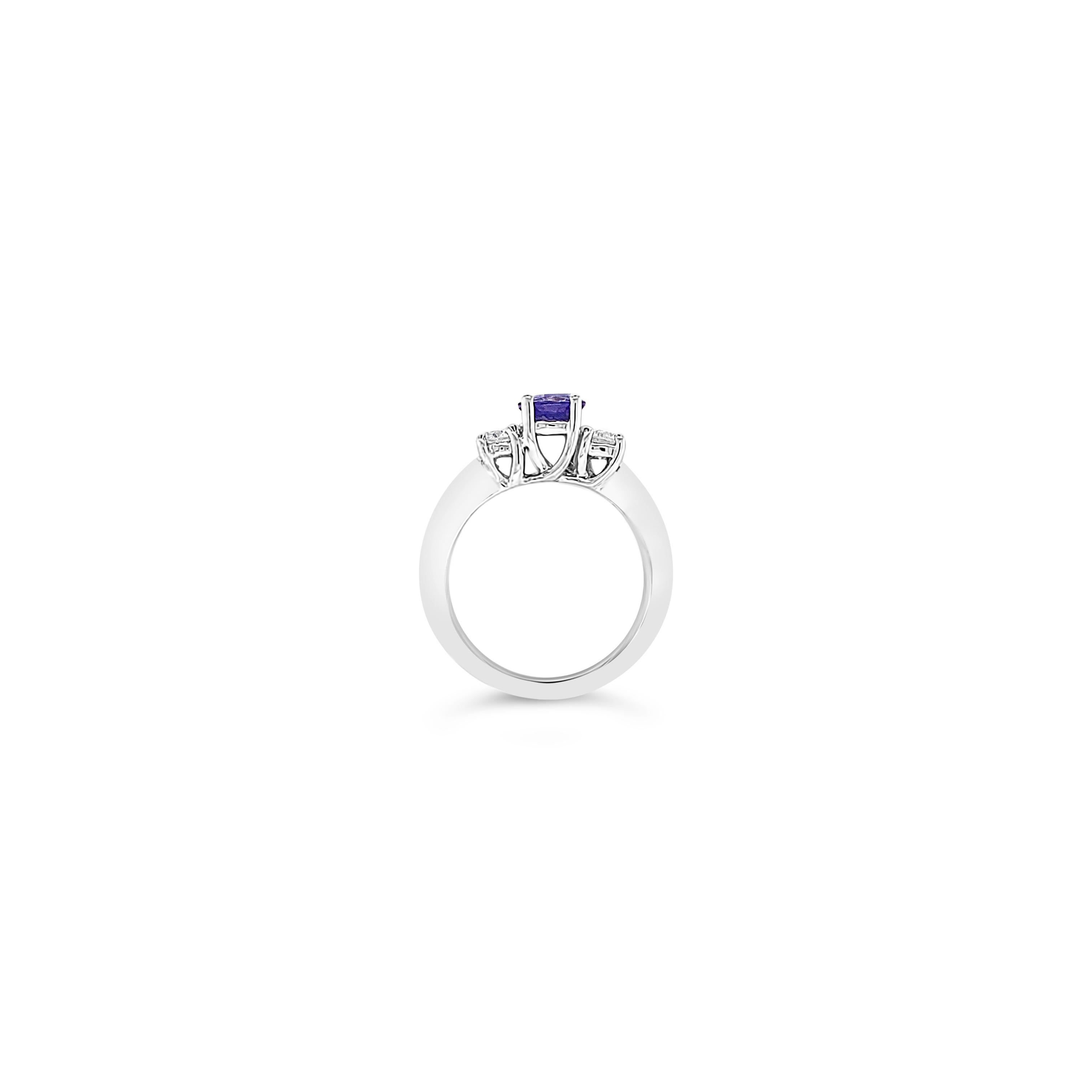 Grand Sample Sale Ring featuring 5/8 cts. Blueberry Tanzanite®, 3/8 cts. Vanilla Diamonds® set in 14K Vanilla Gold®. Please feel free to reach out with any questions! Item comes with a Le Vian Grand Sample Sale™ jewelry box as well as a Le Vian®