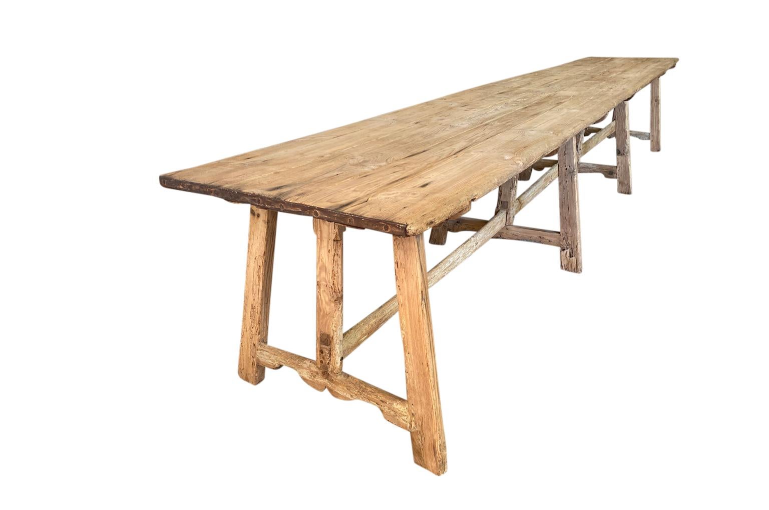 Pin Table de ferme espagnole du XVIIe siècle à grande échelle en vente