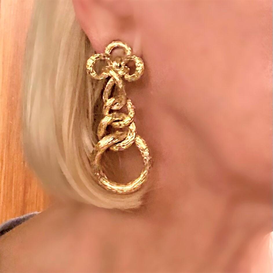 Grand Scale 18k Yellow Gold Bark Finish Duster Earrings In Good Condition In Palm Beach, FL