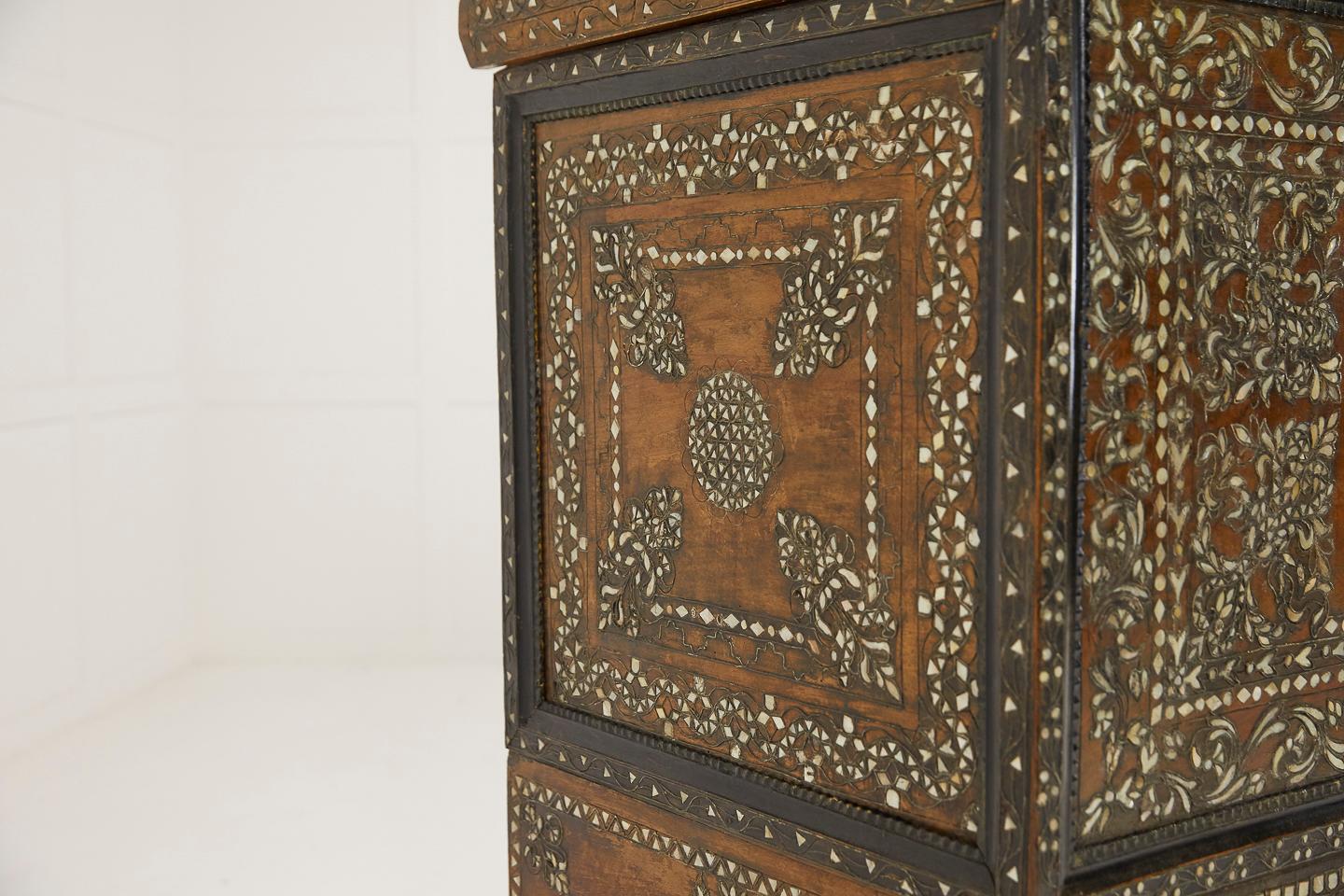 Grand Scale 19th Century Syrian Wedding Chest In Good Condition In Gloucestershire, GB