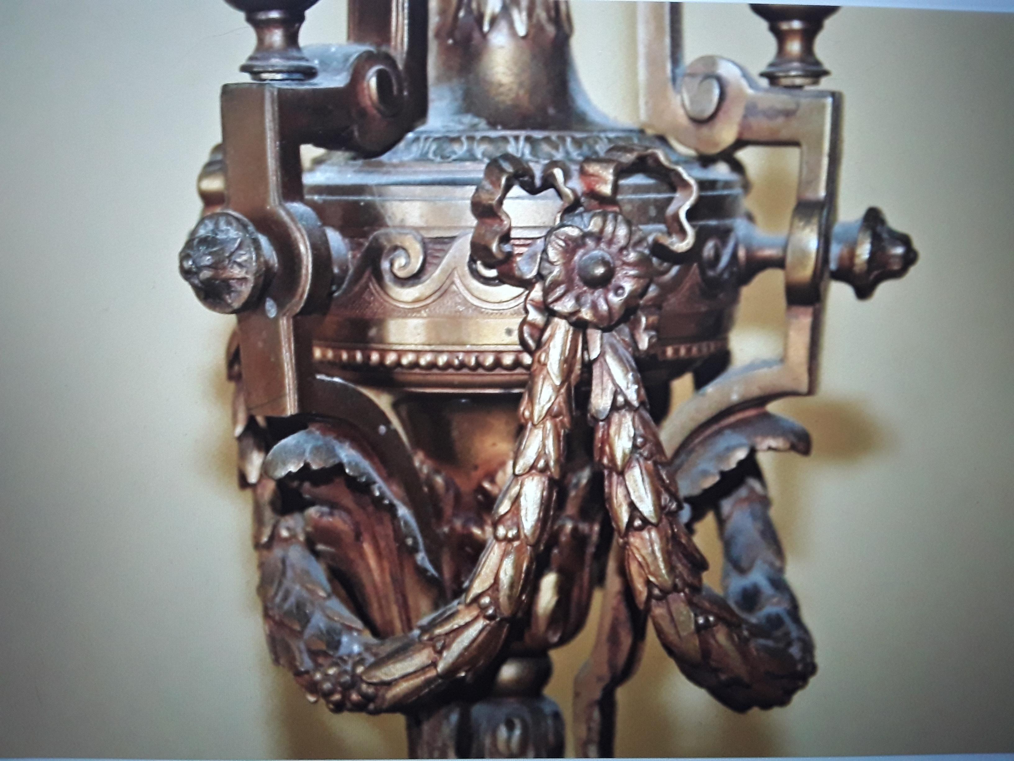 Lampada da tavolo a 8 luci in bronzo dorato francese del XIX secolo a grande scala c1880 in vendita 3
