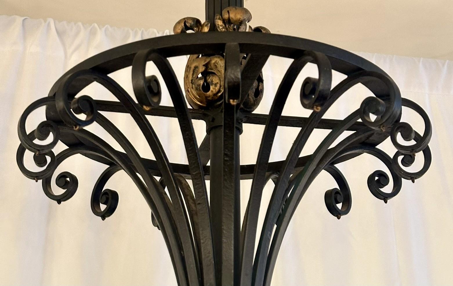 Antigua araña francesa de hierro forjado, Circa 1900. en Bueno estado para la venta en New Orleans, LA