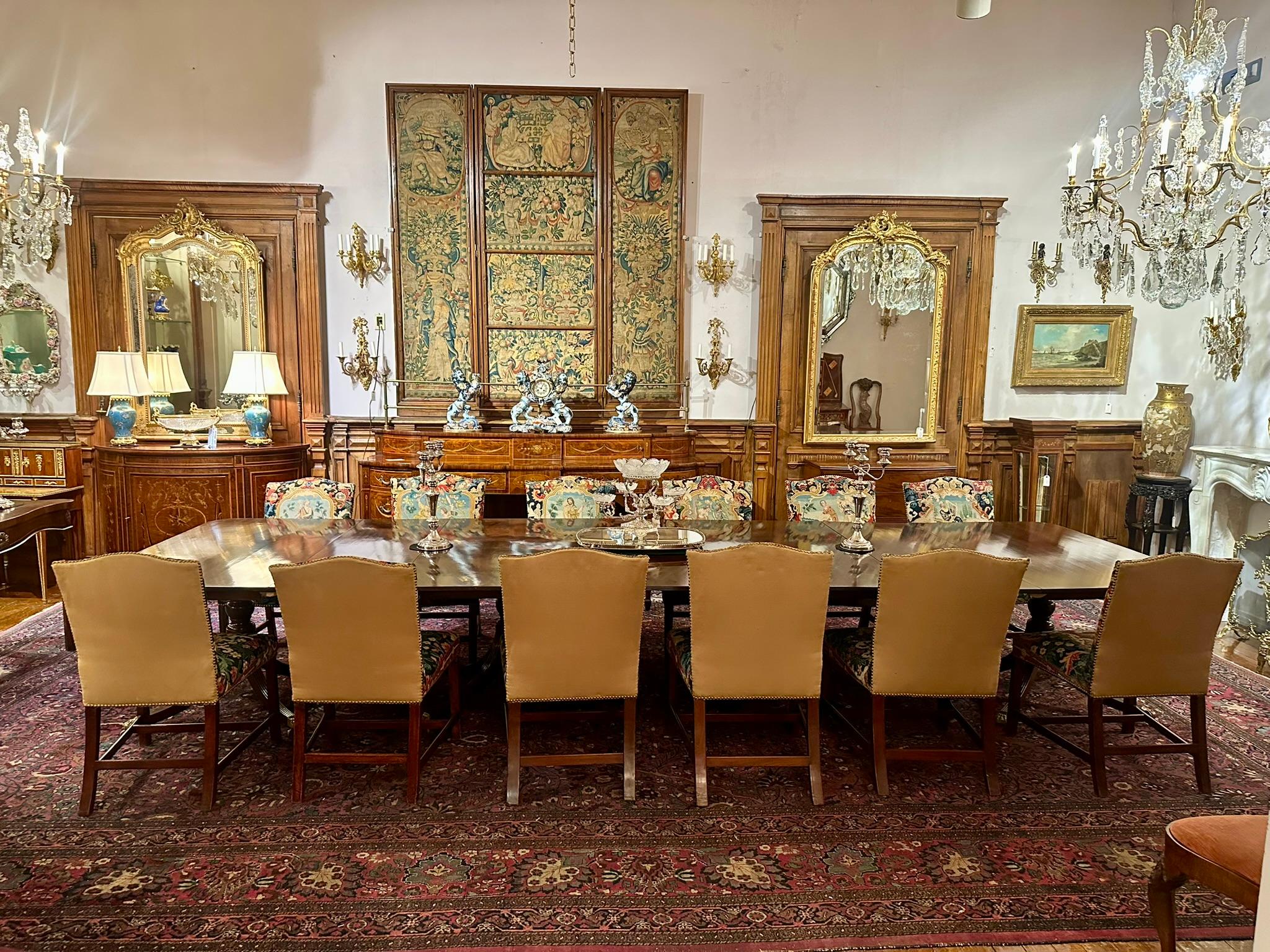 Grande table de salle à manger ancienne à quatre piédestaux en acajou, vers les années 1890 en vente 1