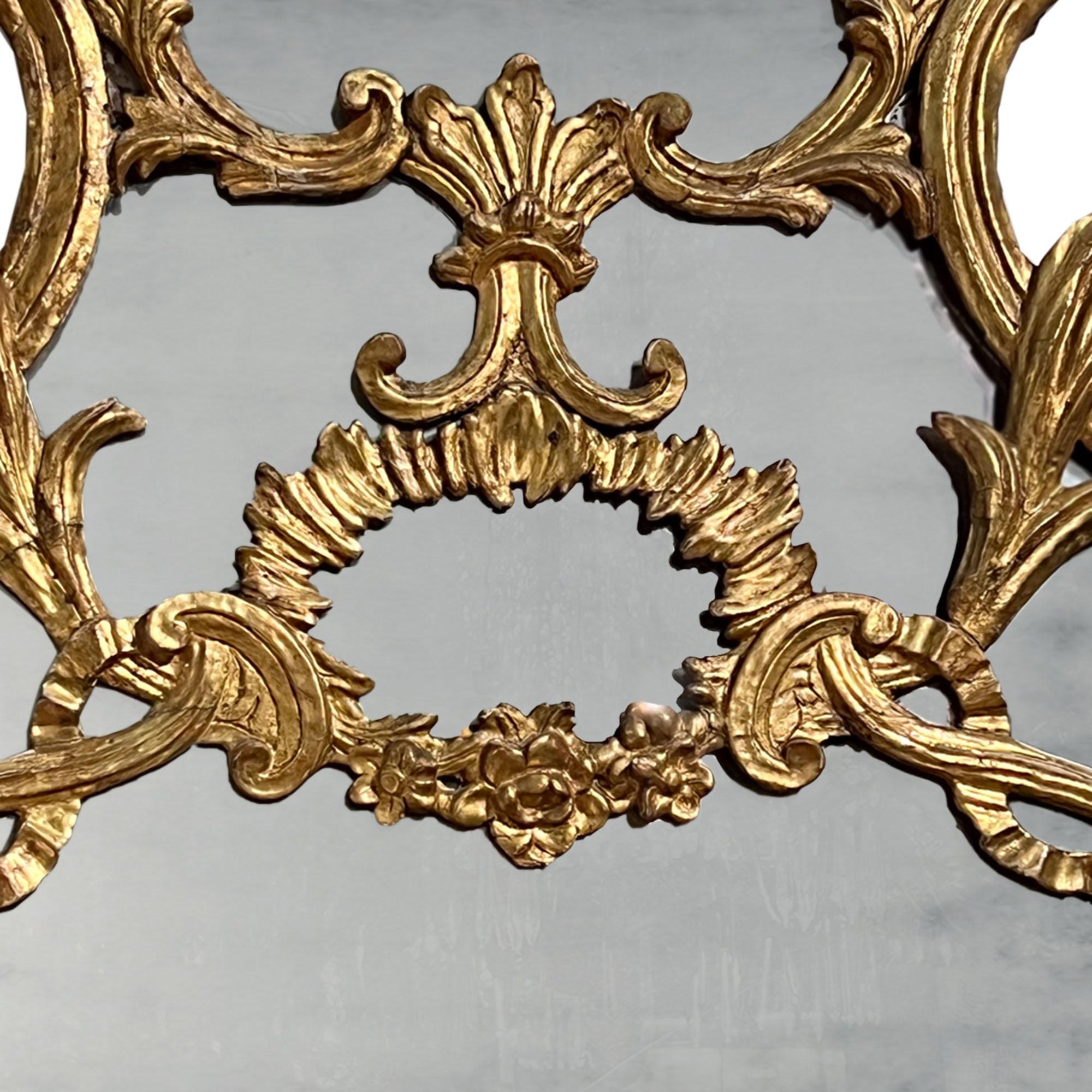 Grand miroir en bois sculpté italien du milieu du XVIIIe siècle en vente 1
