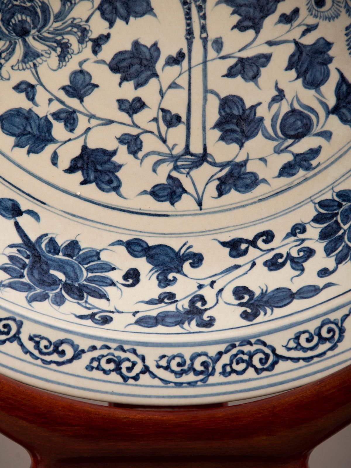 Grand Scale Chinese Hand Painted Blue and White Glazed Shallow Bowl China In Excellent Condition For Sale In Houston, TX