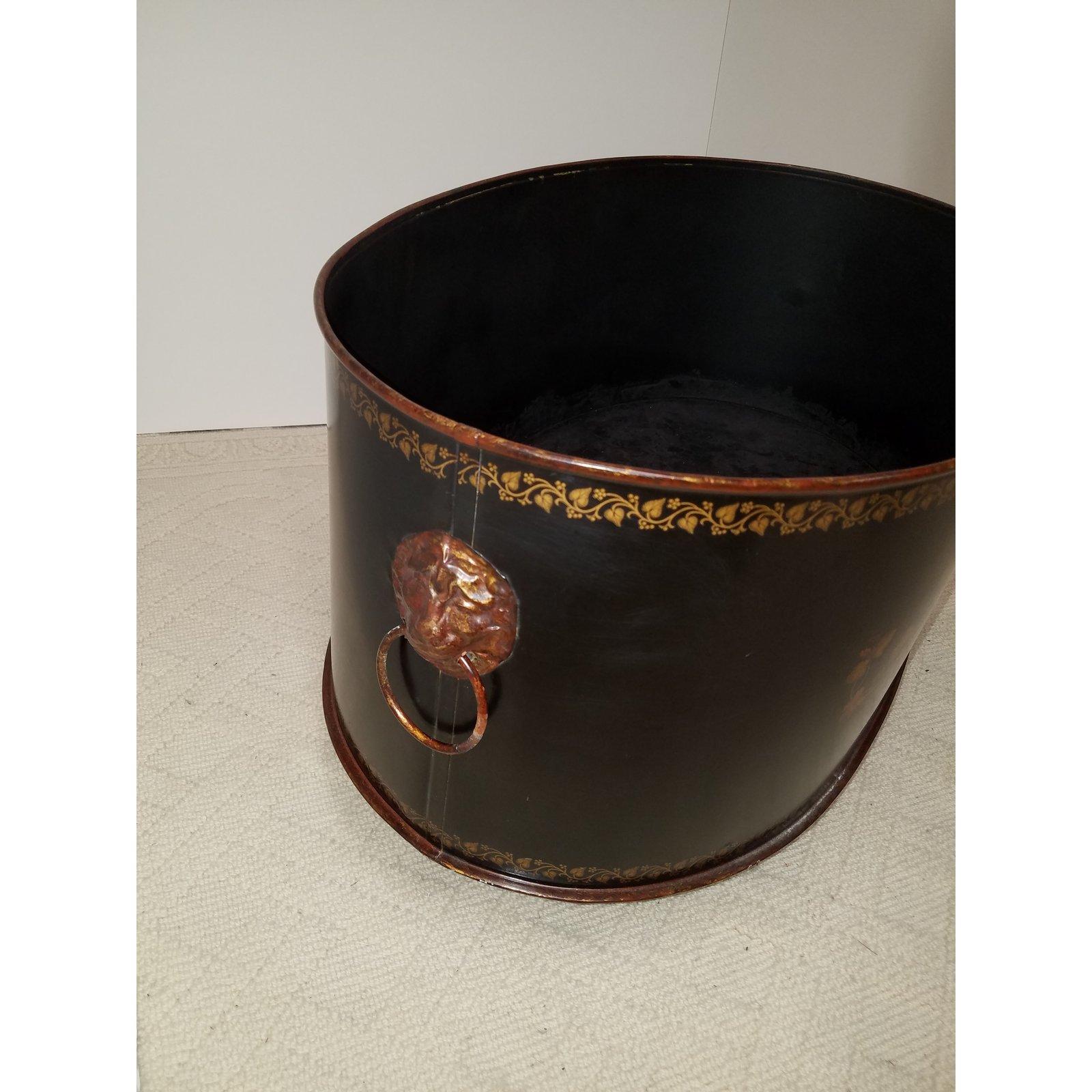 Grand Scale English Regency Oval Tole Planter with Lion Ring Handles on Castors In Good Condition In Lambertville, NJ