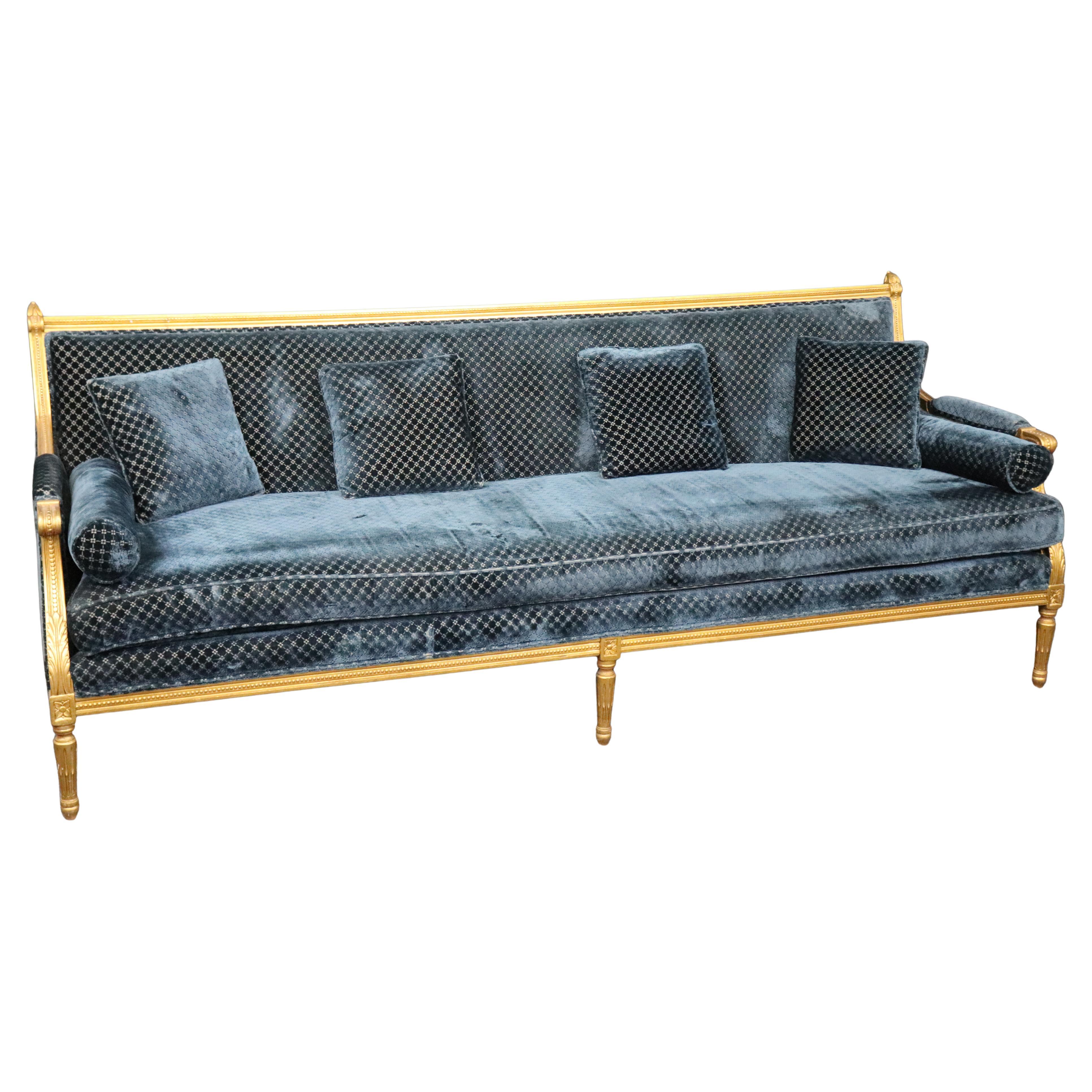 Canapé ou sofa en bois doré à feuilles d'or véritable de style Louis XVI C 1930 en vente