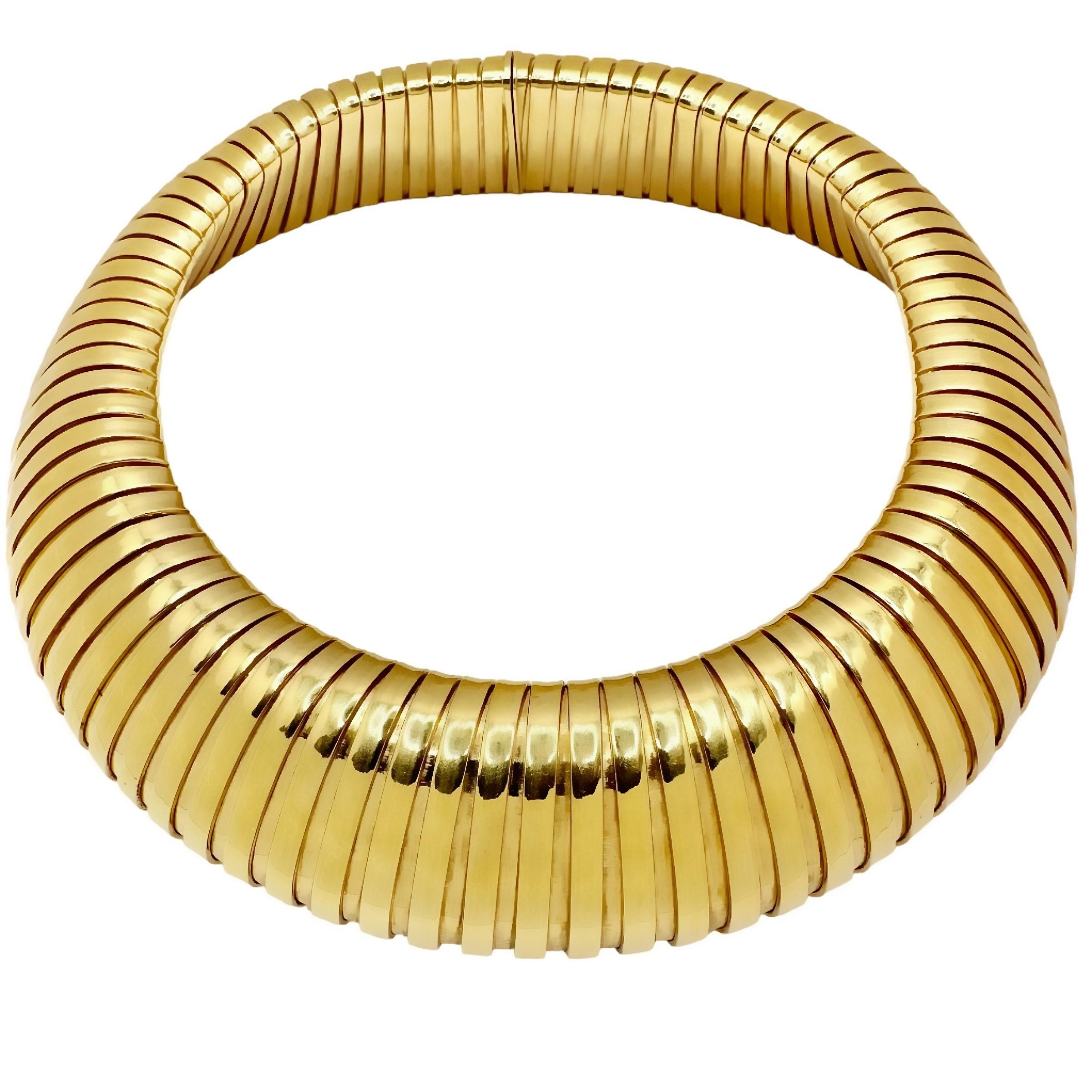 Dieses herausragende italienische Tubogas-Kropfband aus 18-karätigem Gelbgold ist in jeder Hinsicht eine 