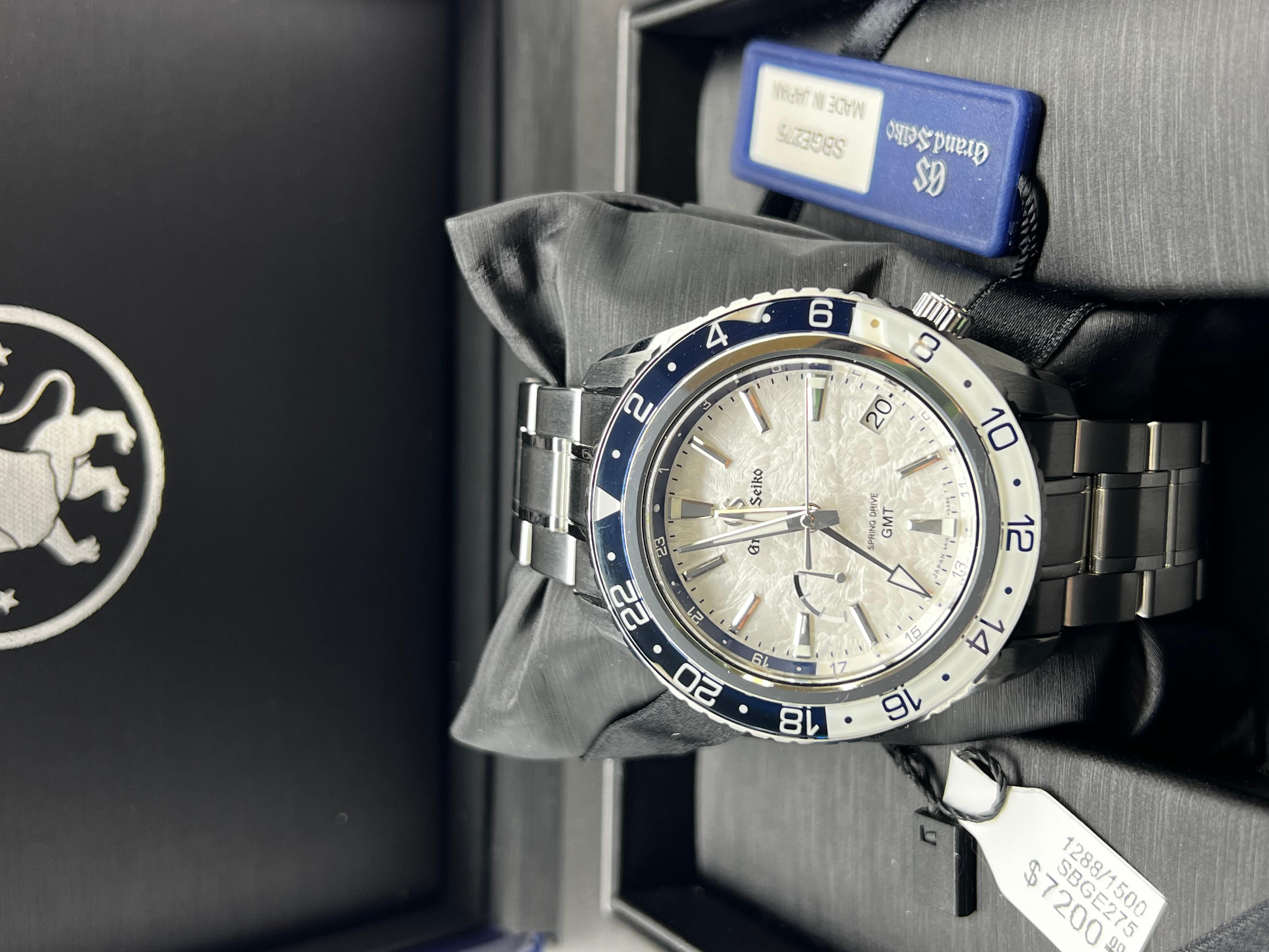 Style Nummer: SBGE275



Jahr: 2022

 

Modell: Grand Seiko Sport Federantrieb

 

MATERIAL des Gehäuses: Rostfreier Stahl 

 

Band: Rostfreier Stahl 

 

Gesicht: Saphirglas 

 

Gehäusegröße: 44mm

 

Enthält: 

-Seiko Box &