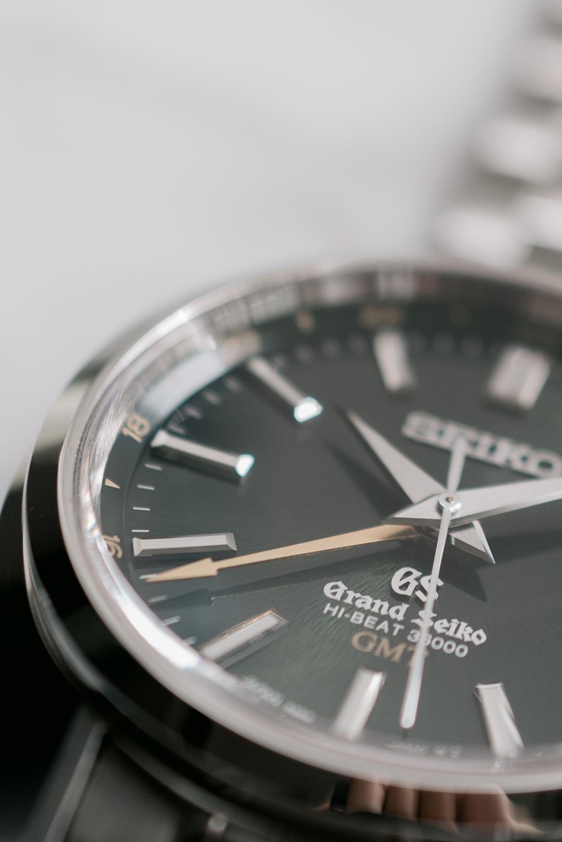 Grand Seiko SBGJ005 Hi-Beat GMT Sunburst Quadrante Verde GPHG Vincitore 'OG Peacock' 201 in vendita 4