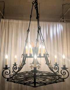 Lustre de château en fer forgé français ancien de grande taille:: vers 1840