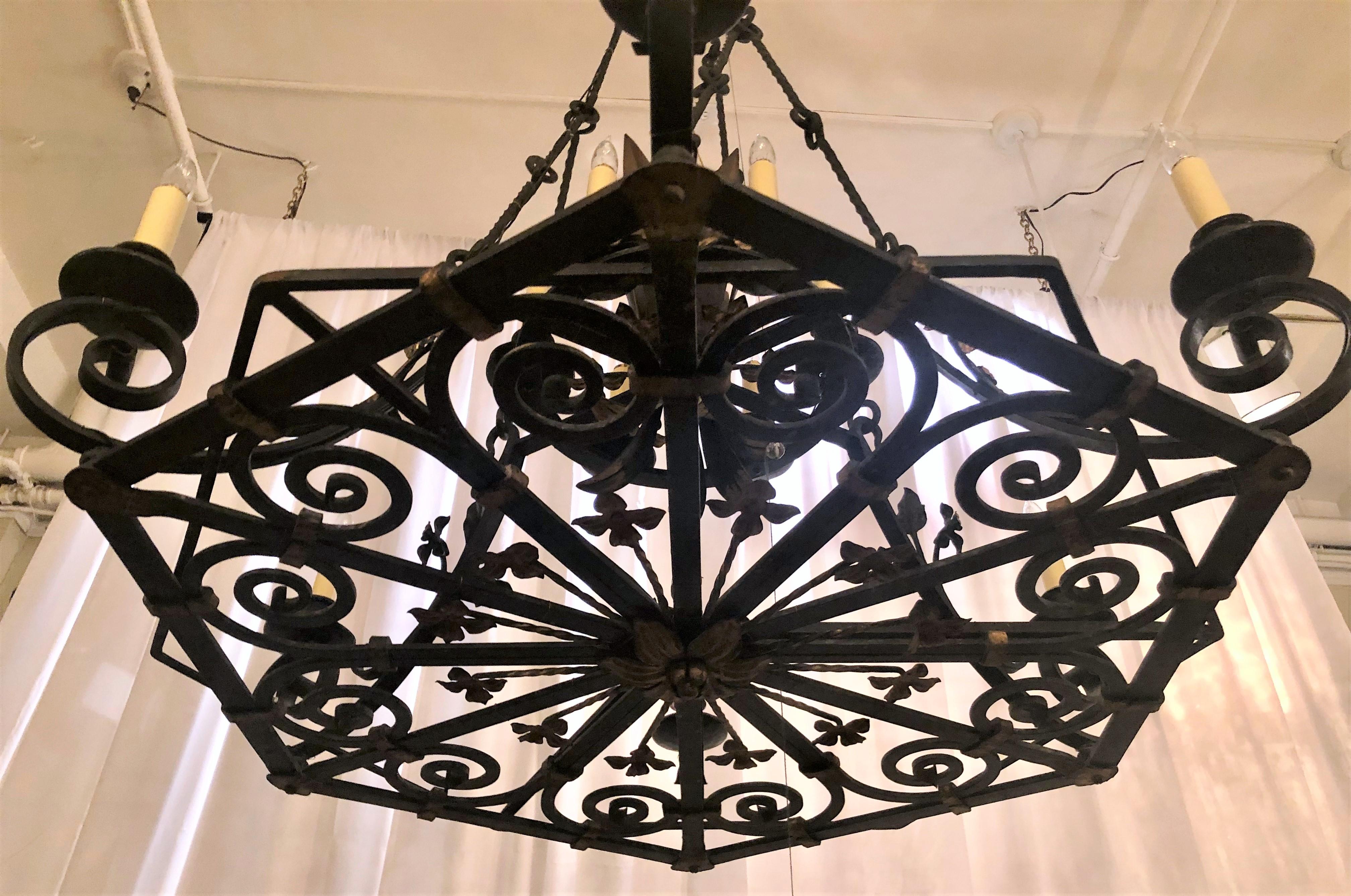 Grand Size Antique French Wrought Iron Chateau Chandelier, circa 1840 1