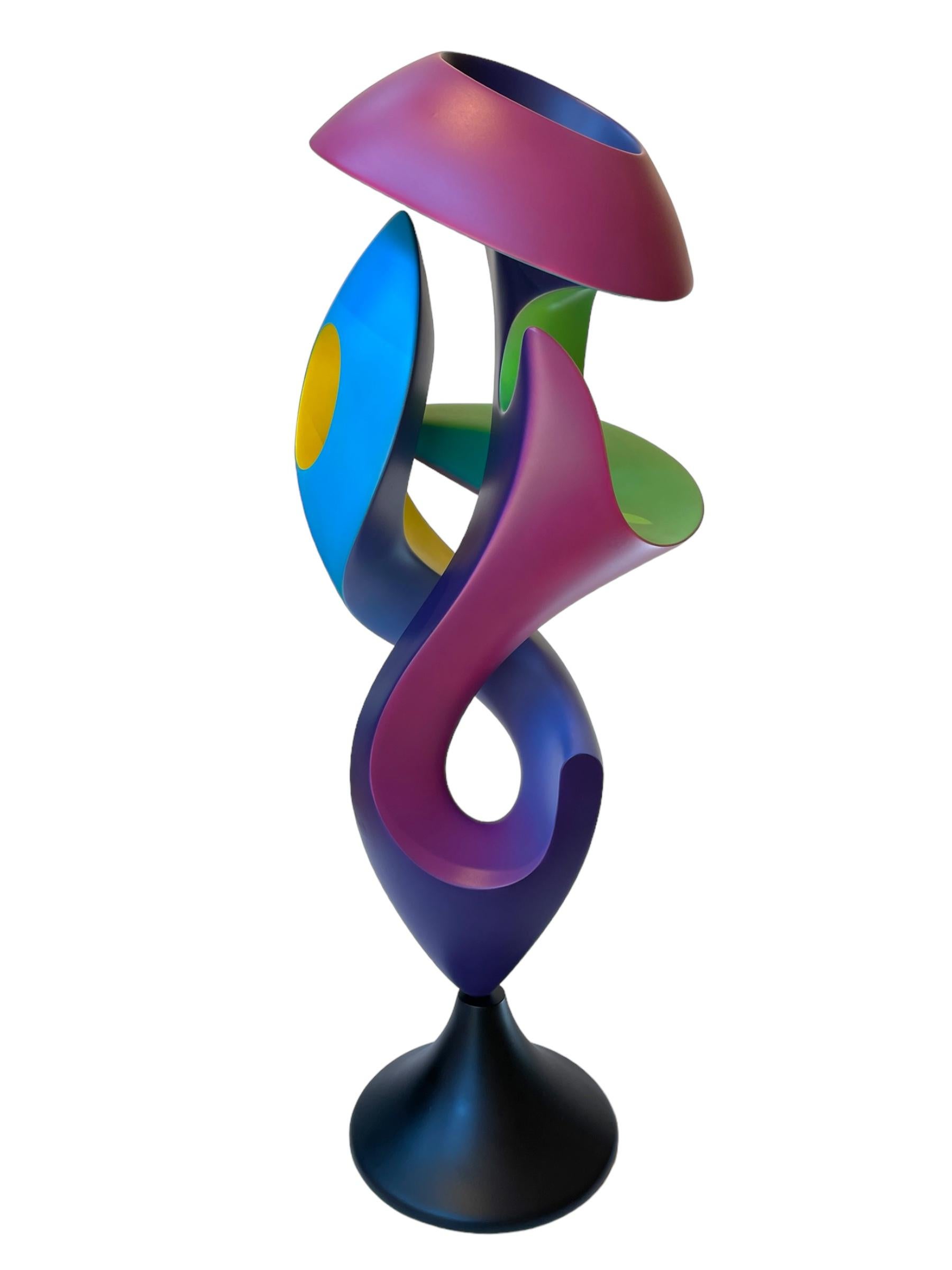 Calco Grande talismano, scultura astratta, forma geometrica intrecciata dai colori vivaci in vendita