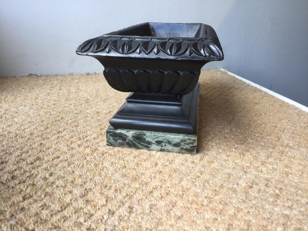 Grand Tour 19th Century Carved Nero Belgio Marble Bath or Cistern For Sale 1