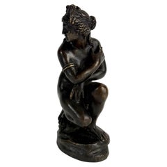 19th Century Grand Tour Dark Patinated Bronze Figure of the Crouching Venus