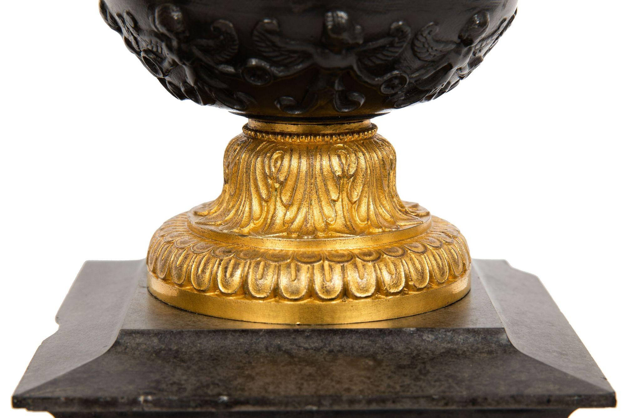 Grand Tour Antique Patinated Bronze “Townley” Vases Urns circa 1870, a Pair 4