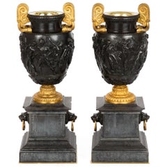 Grand Tour Antique Patinated Bronze “Townley” Vases Urns circa 1870, a Pair