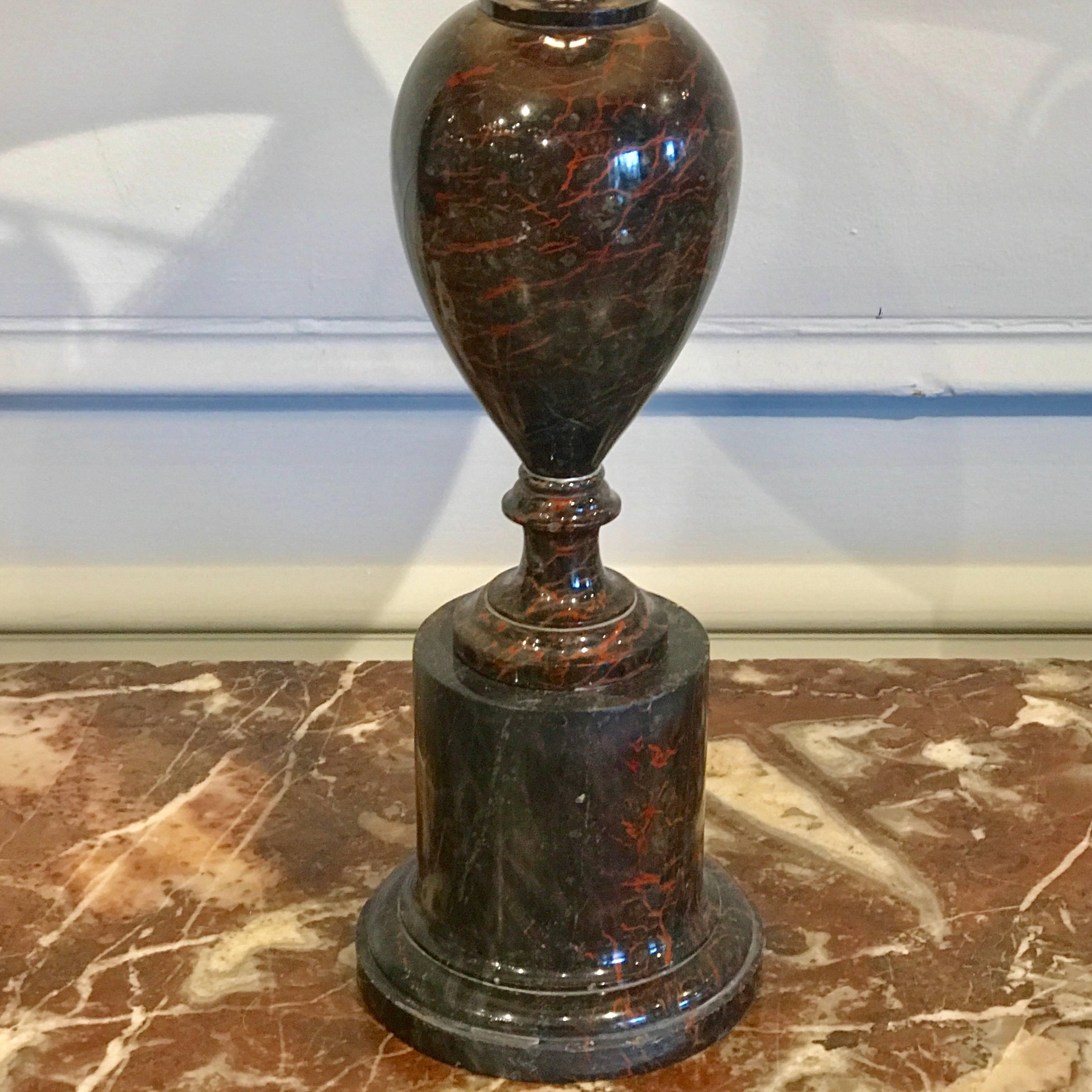 Grand Tour Bloodstone Marble Bouillotte Lamp In Good Condition For Sale In Atlanta, GA